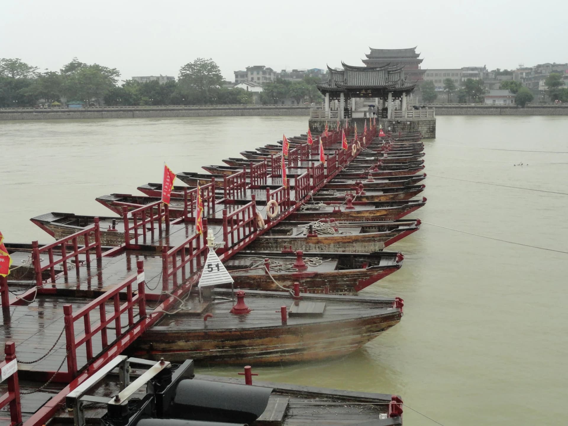 Floating pontoon construction at the central section of Guangji Bridge