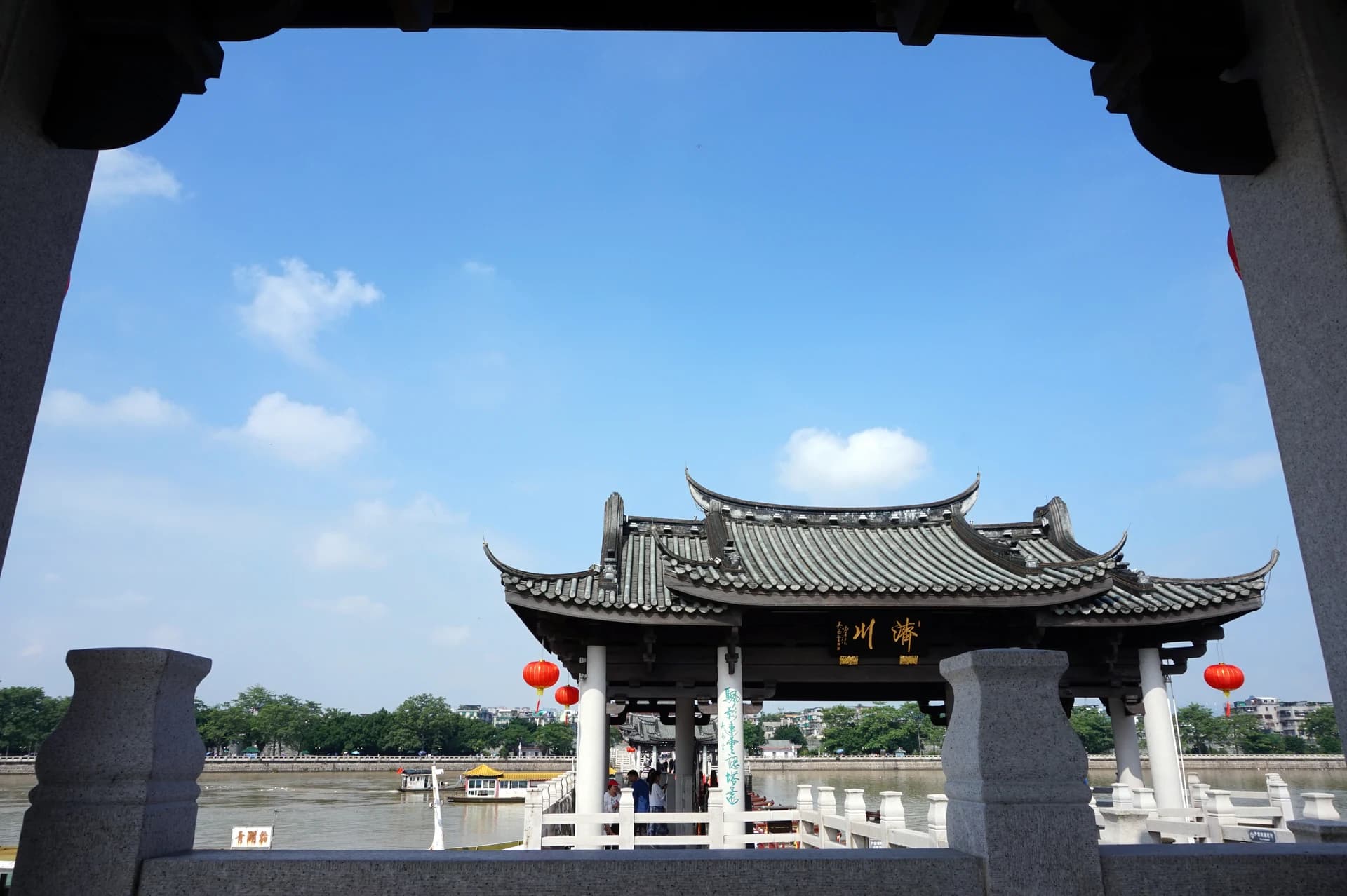 Timber pavilion details along a fixed section of Guangji Bridge