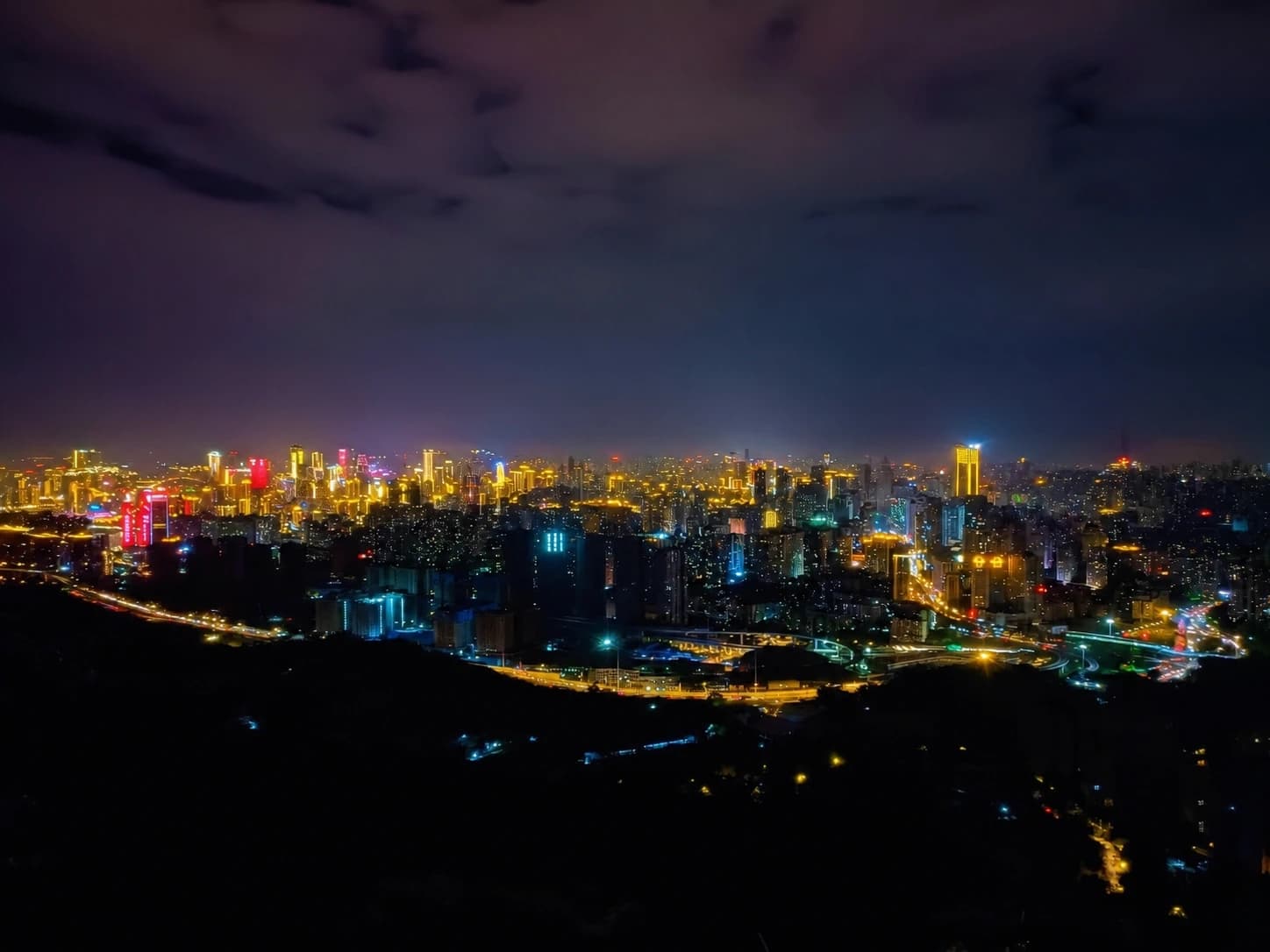 Vista nocturna de Chongqing desde el Parque Mirador Nocturno Yihua