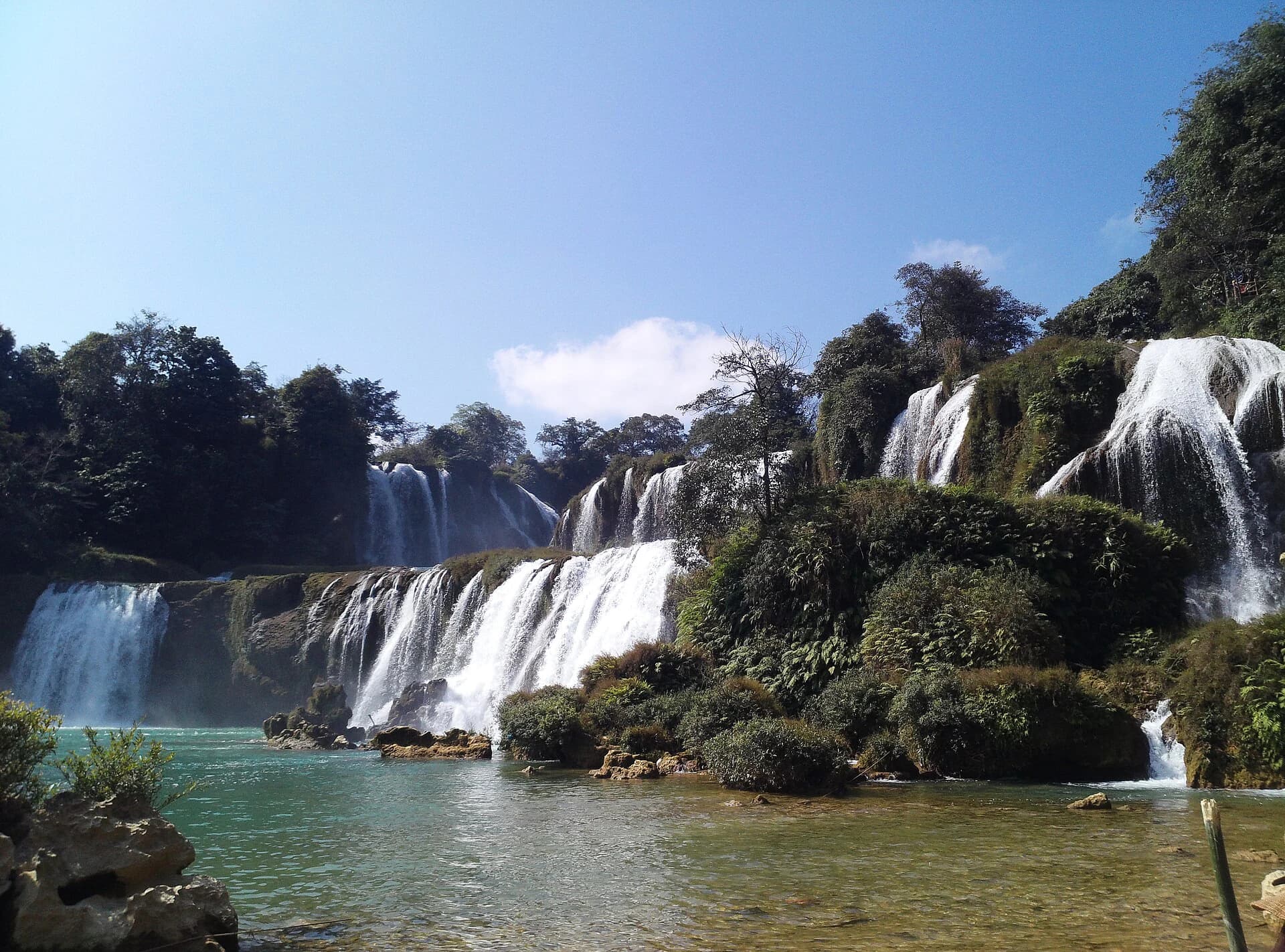 Canales y niveles separados en la cascada Detian