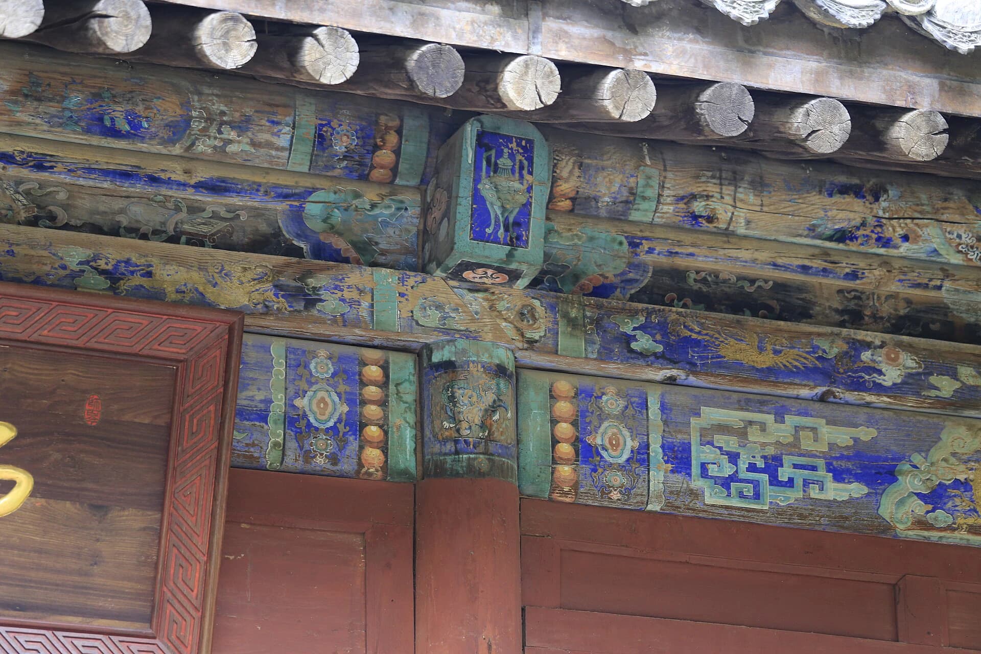 Timber brackets beneath a historic hall at Foguang Temple