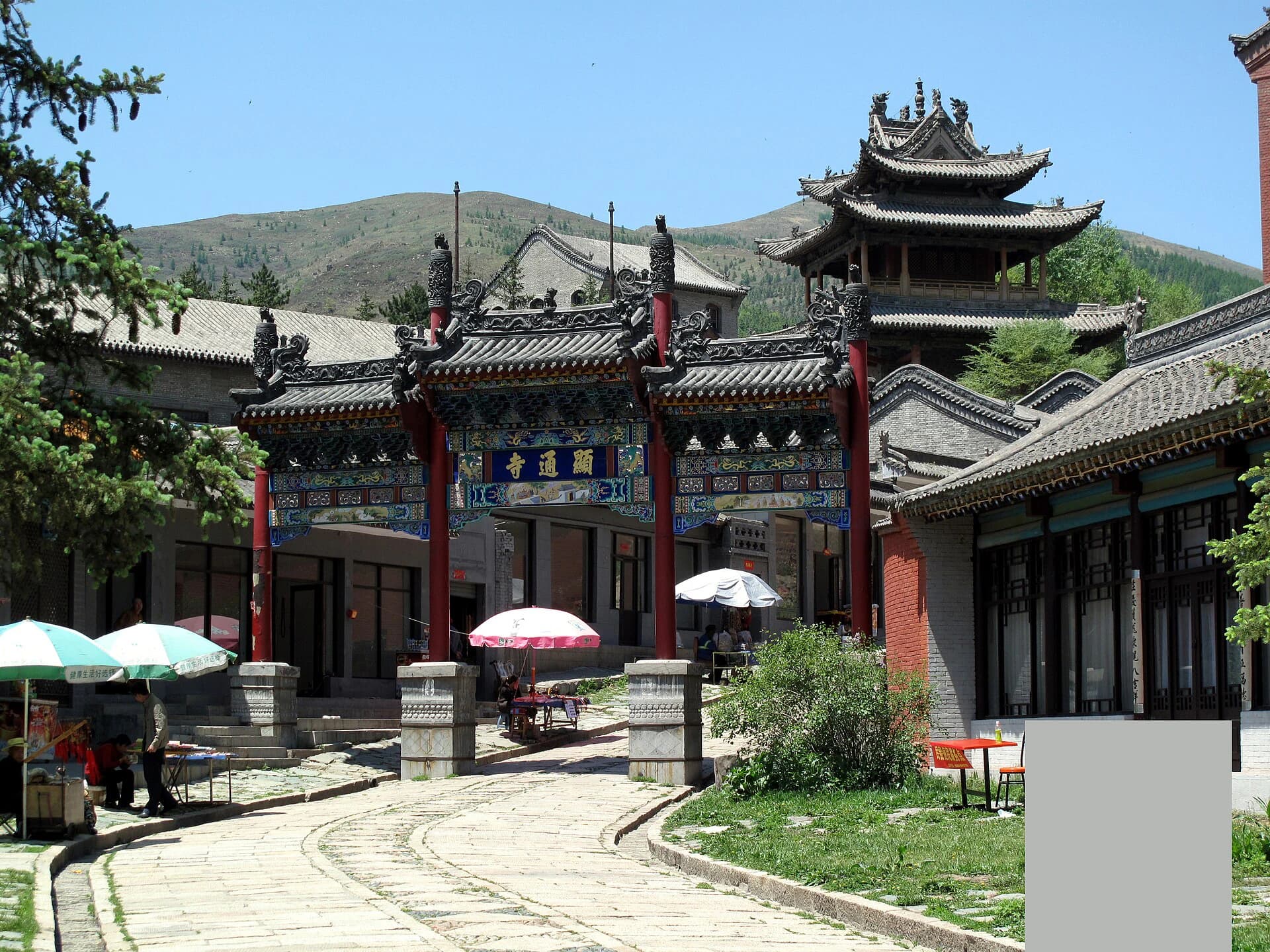 Temple entrance and pilgrims in the Wutai Mountain area