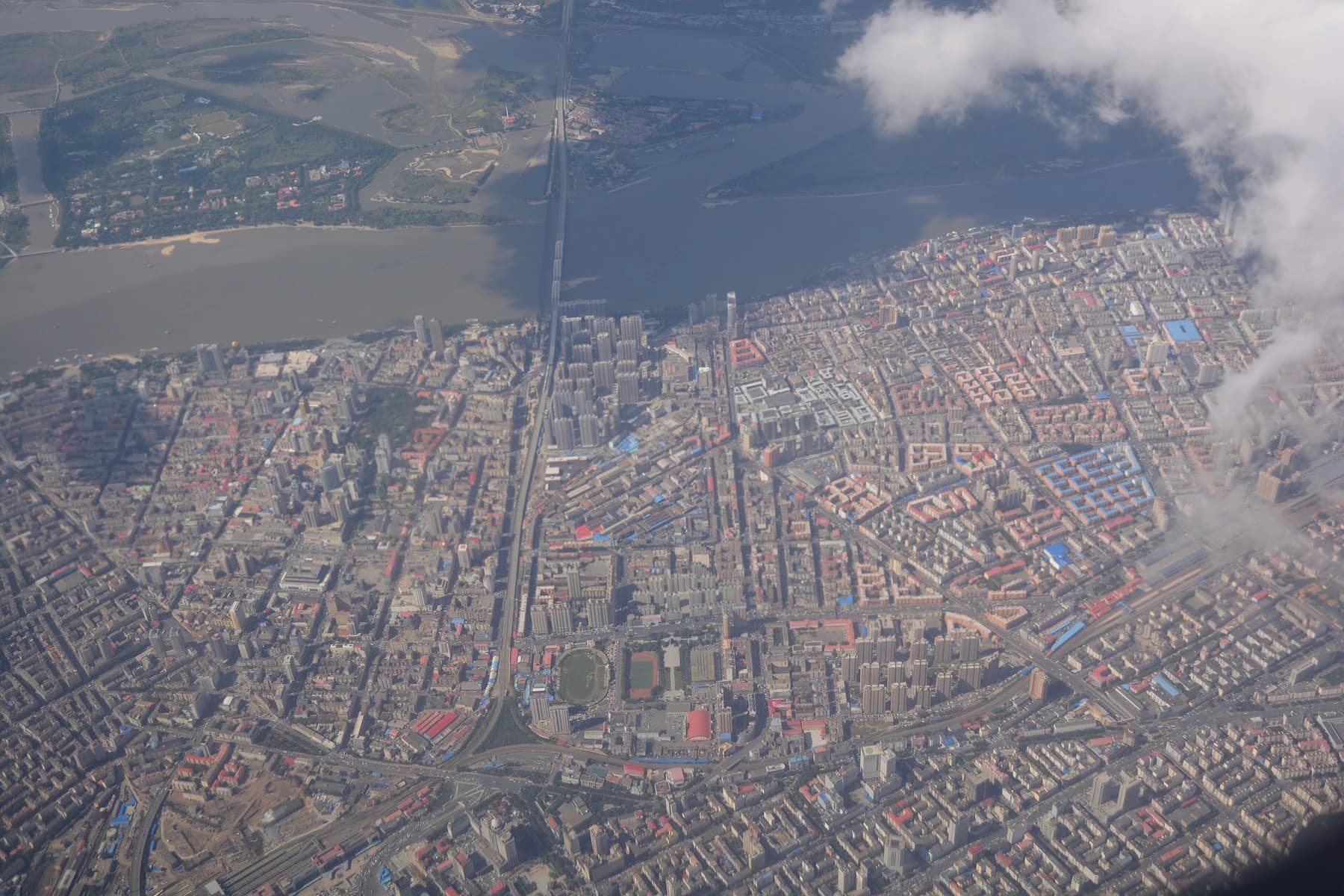 Calles más amplias y estructura de edificios en el distrito Daowai de Harbin