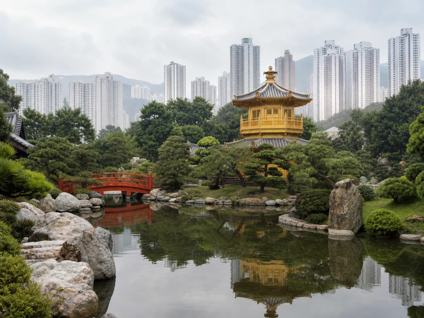 Interpretación de un jardín de Hong Kong inspirado en la dinastía Tang entre torres residenciales