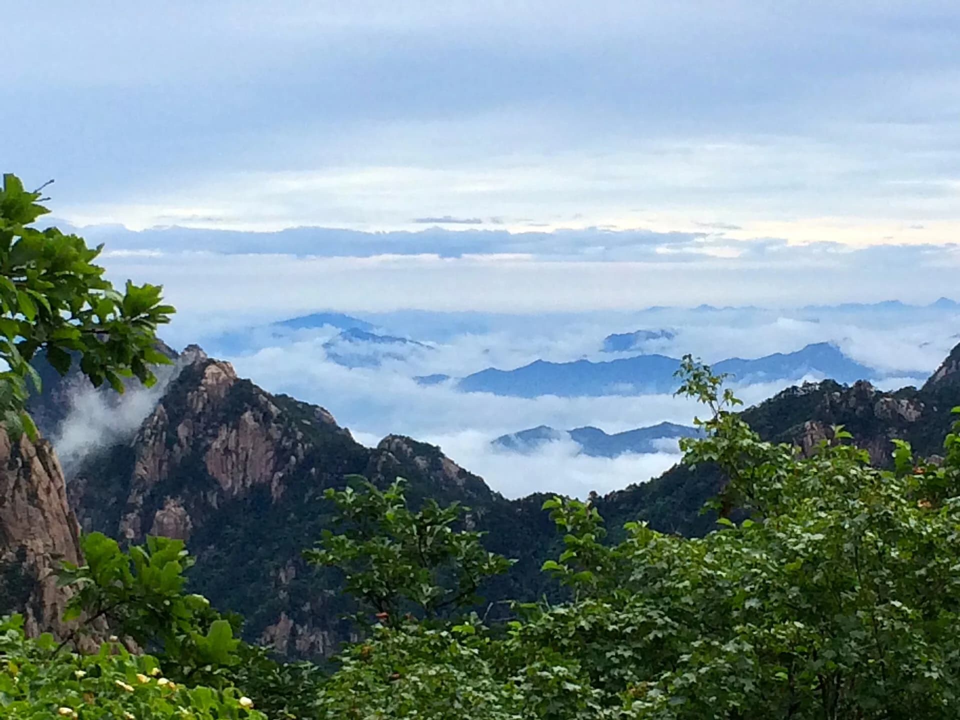 Granite peaks and a weather-dependent sea of clouds at Mount Huangshan