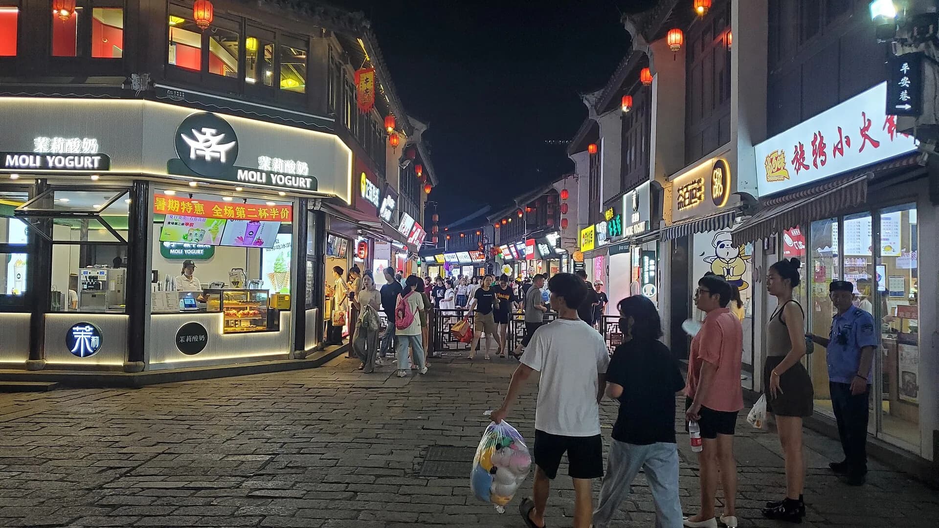 Huzhou and Nanxun in 2 Days: Old Streets, Taihu and Canals
