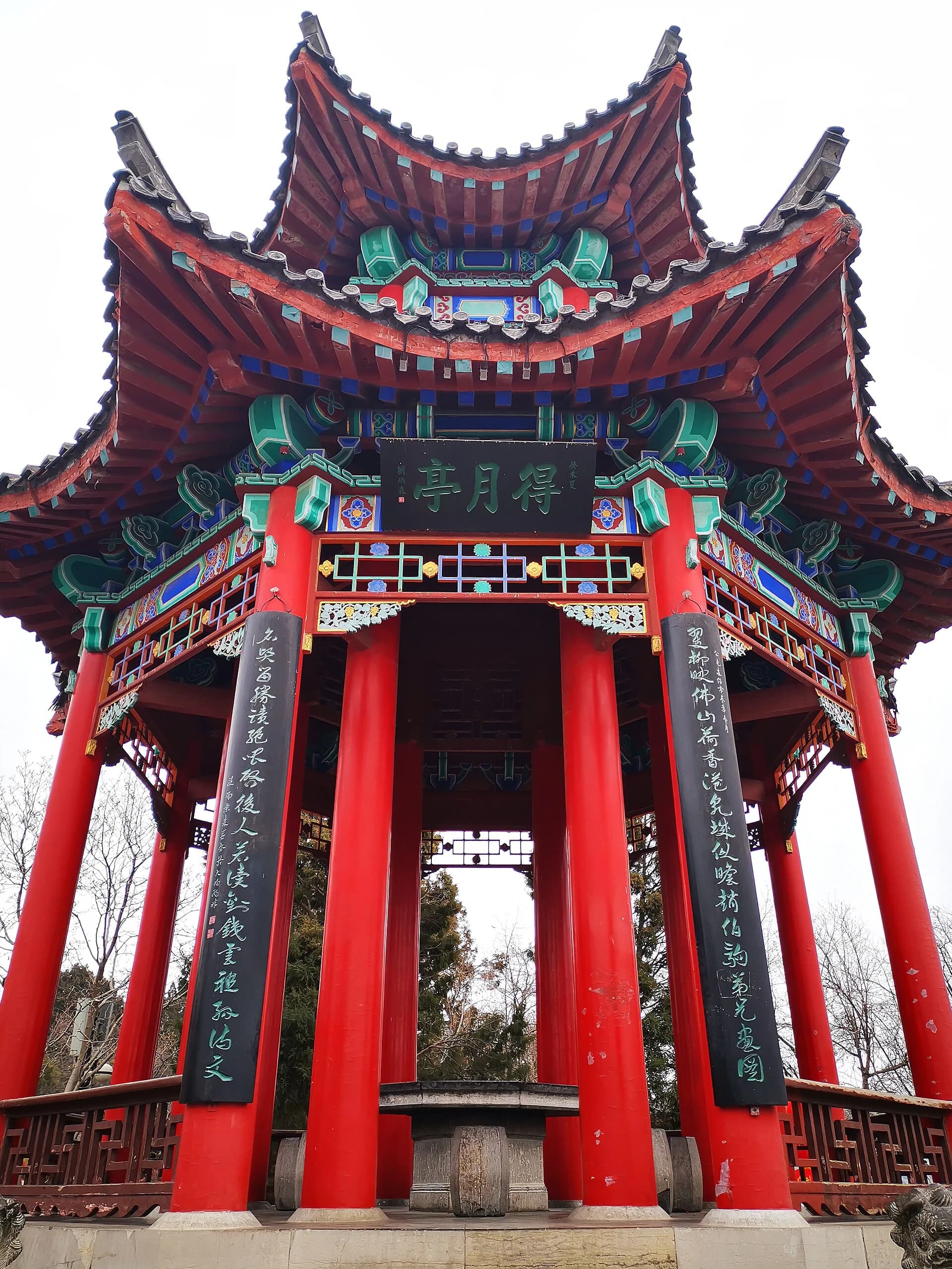Deyue Pavilion in Daming Lake Park