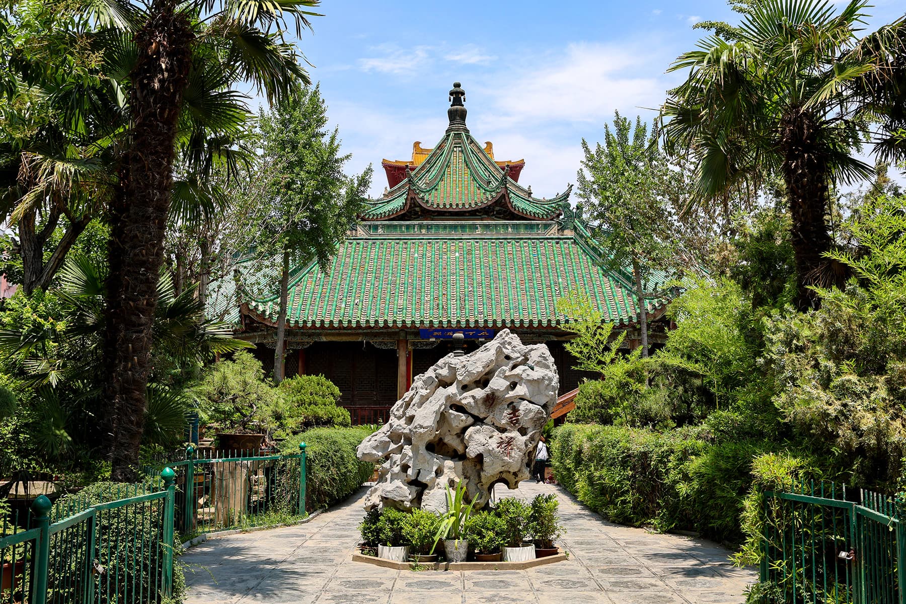 Octagonal glazed hall at Daxiangguo Temple
