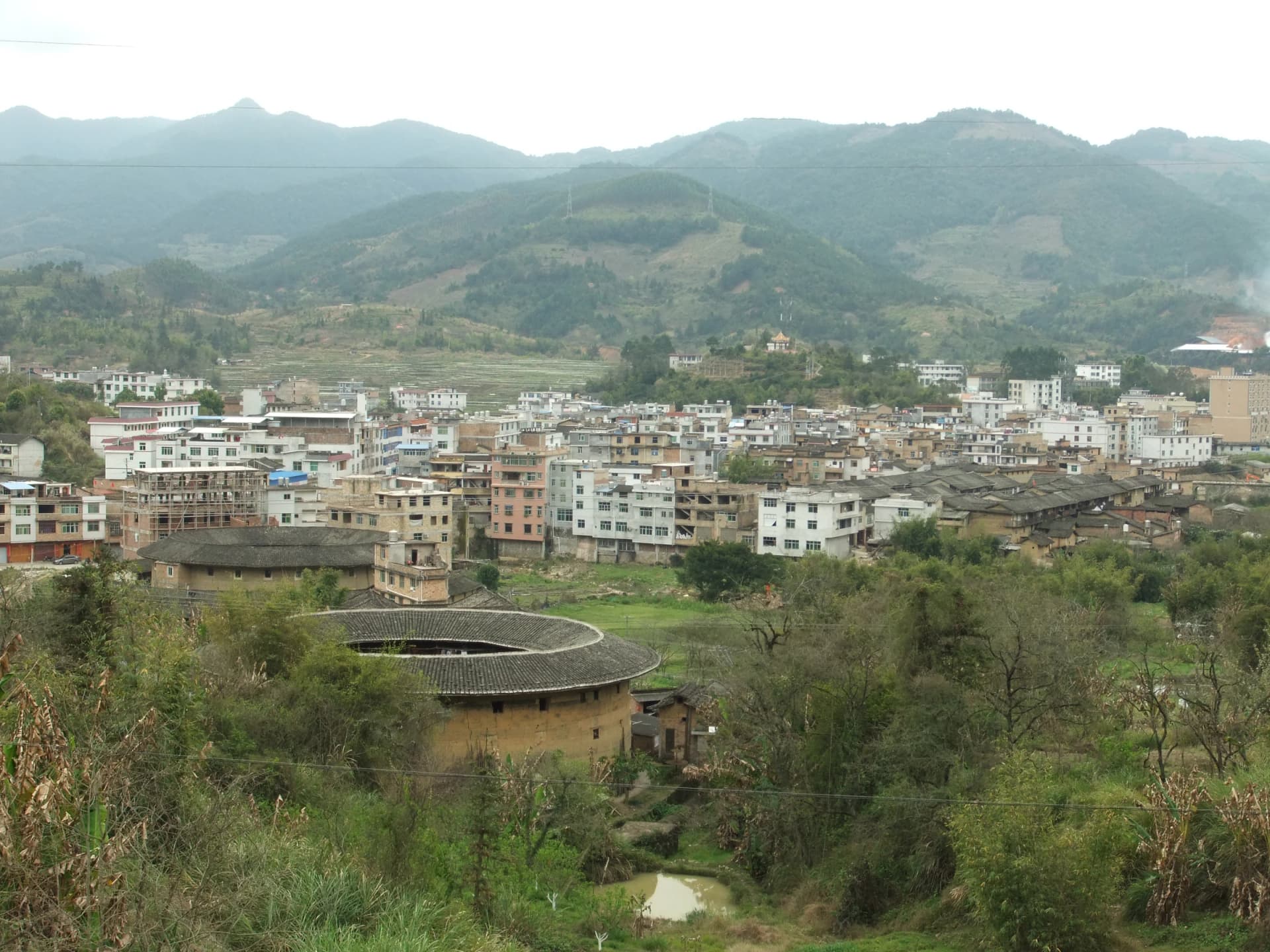 Tulou and village context in the northern part of Hongkeng