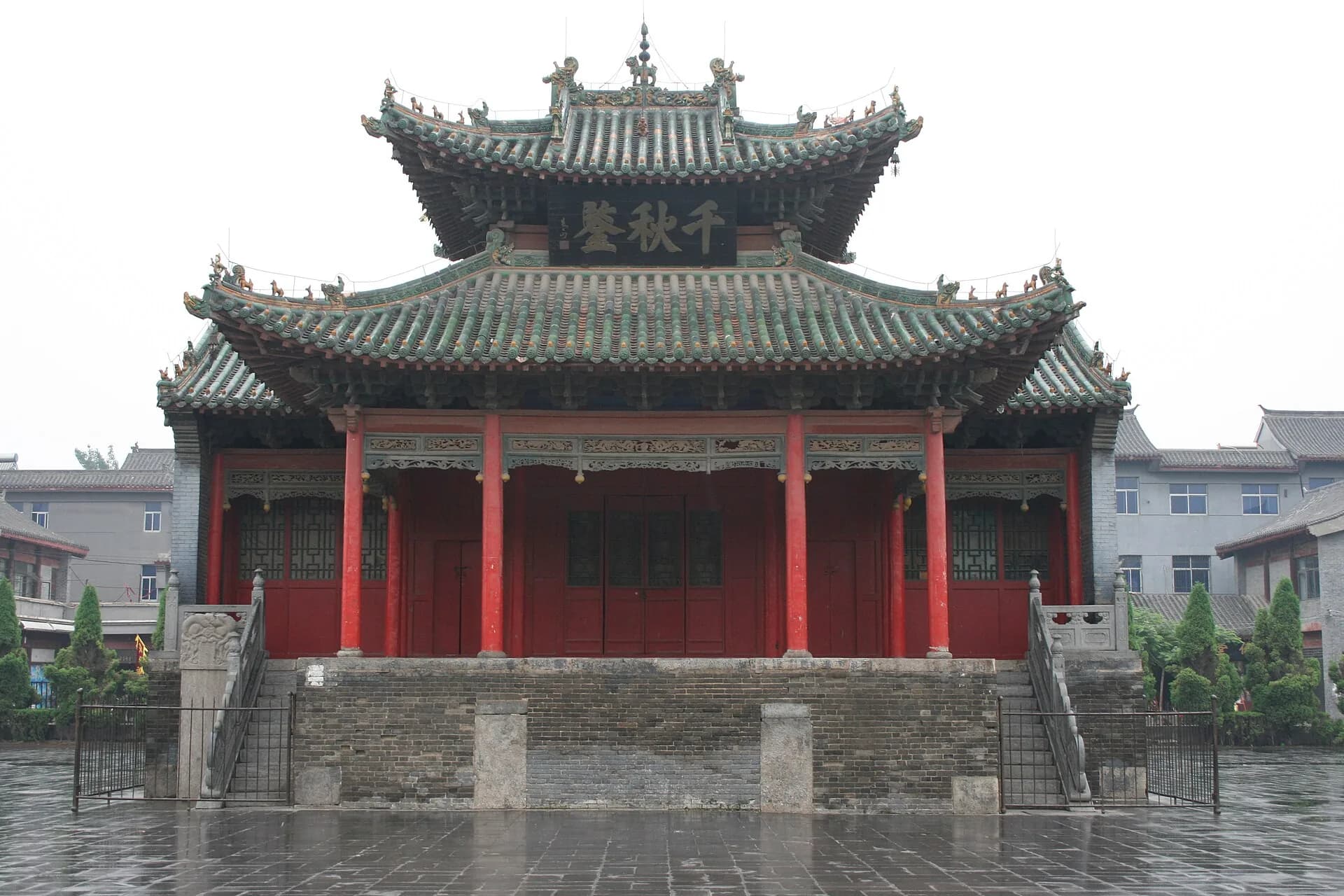 People-free view of a historic hall at Guanlin