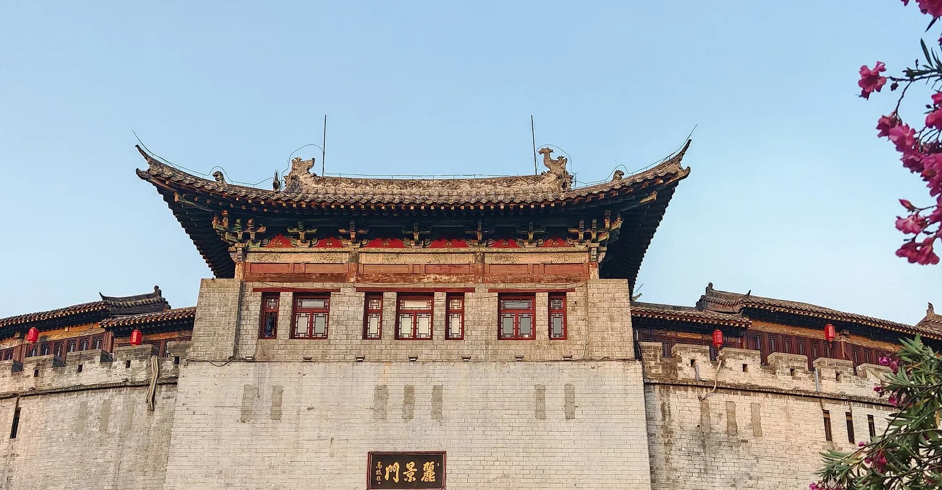 Licensed cropped view of the current Lijing Gate structure