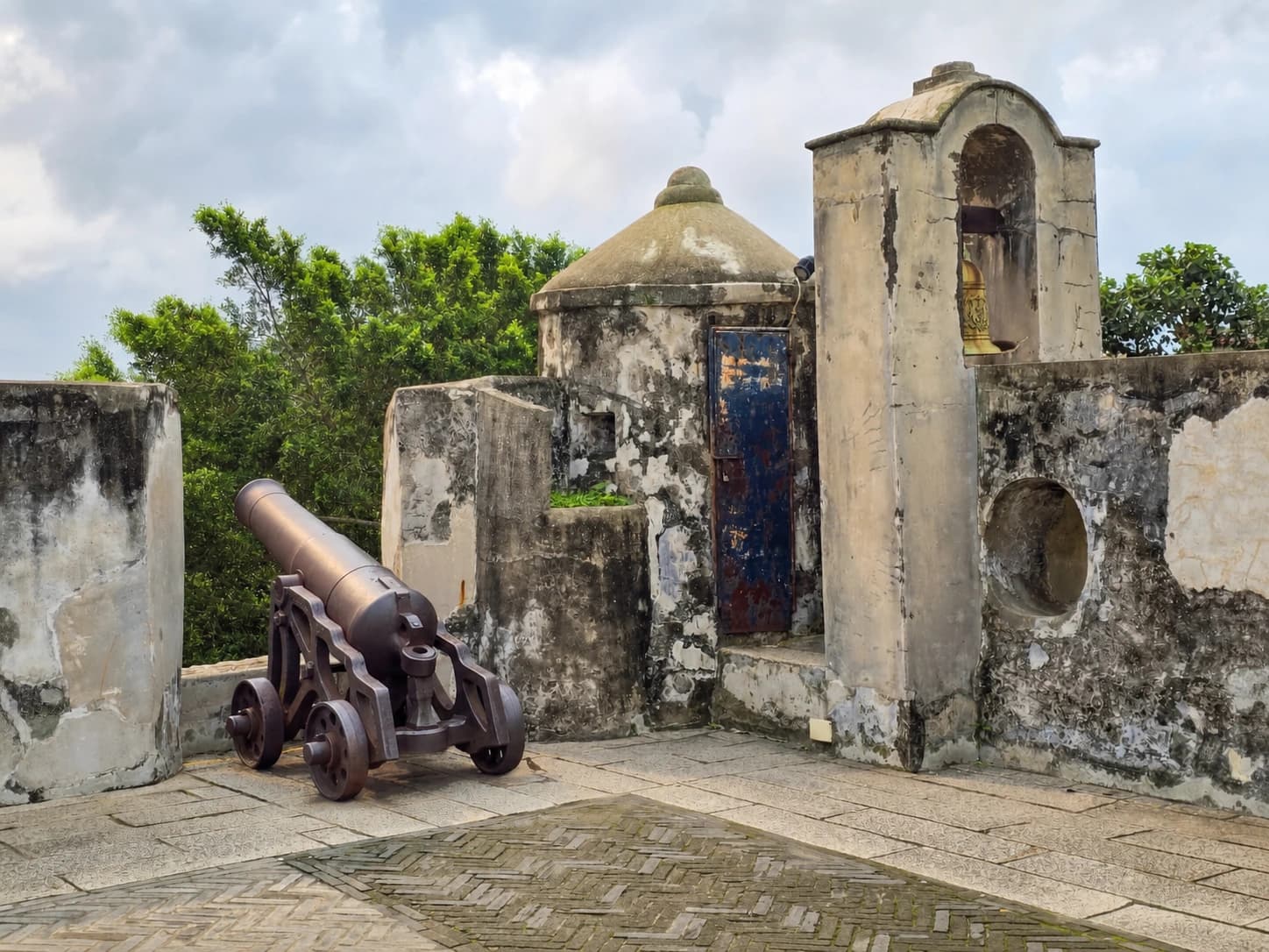 Los muros y estructuras defensivas de la fortaleza