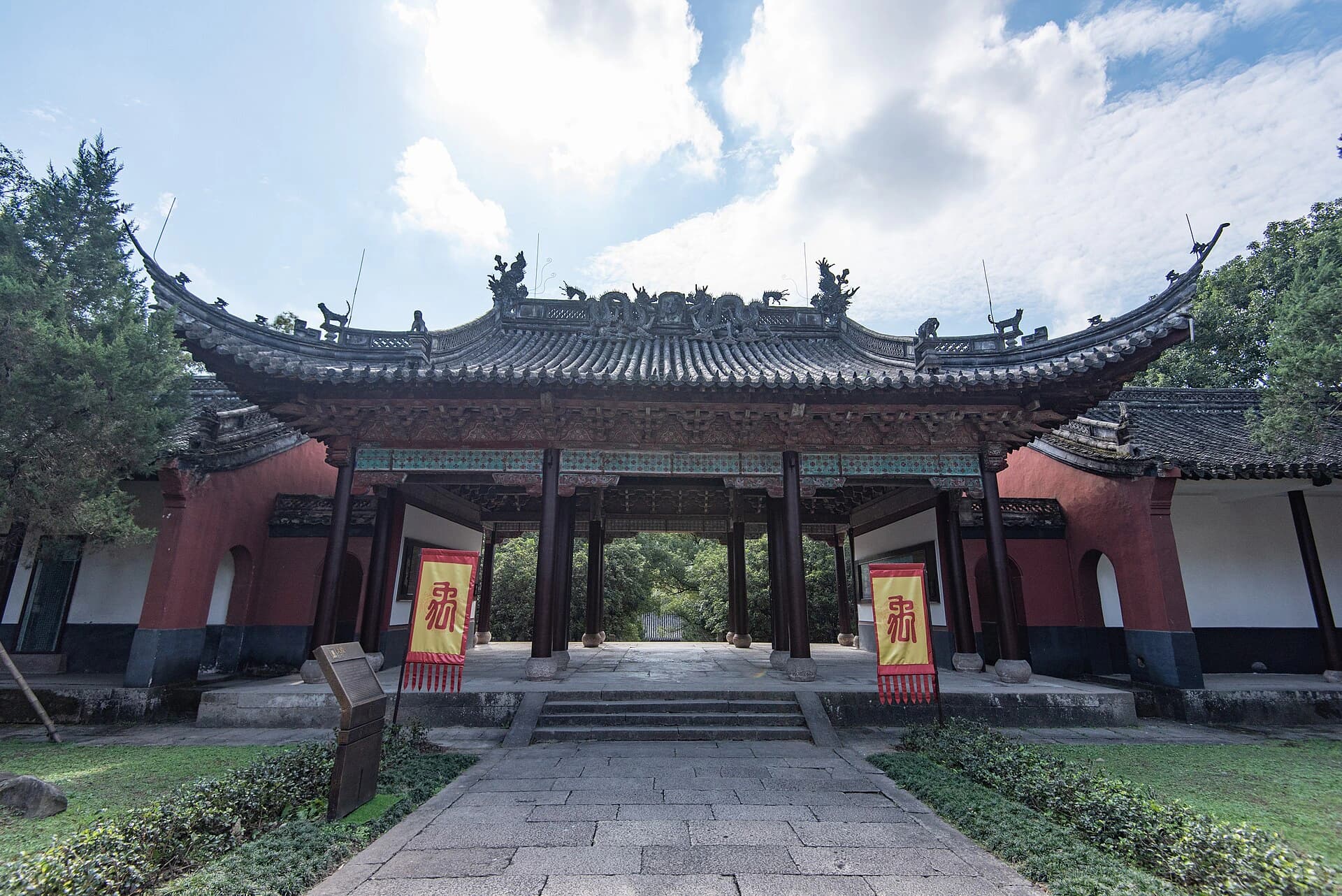 Mausoleo de Dayu y Kuaiji: circuito bajo o subida a la estatua