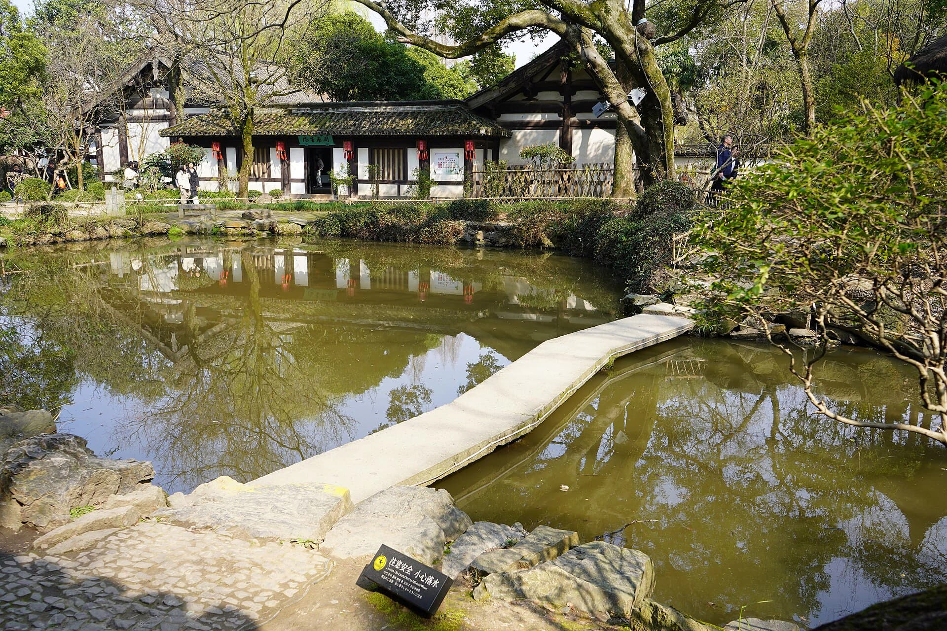 Shen Garden: ¿jardín diurno o espectáculo nocturno?