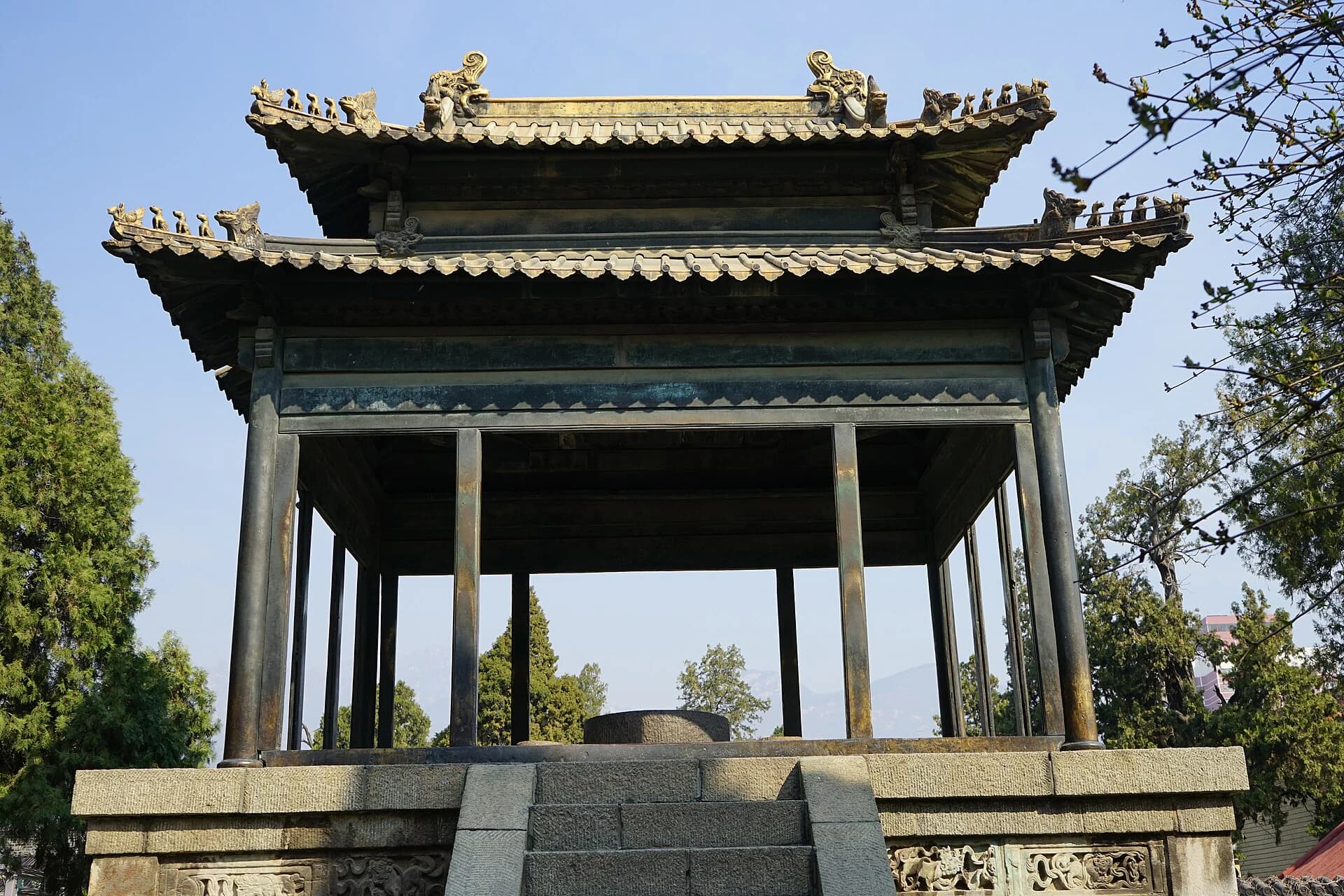 Pabellón de Bronce dentro del complejo del templo Dai