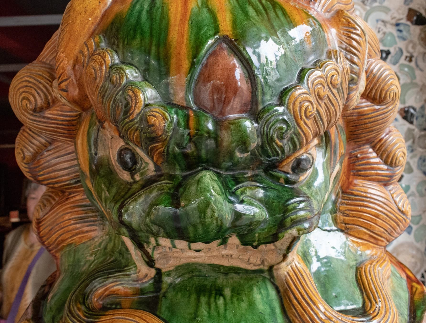 Densa decoración cerámica en la Casa de Porcelana de Tianjin