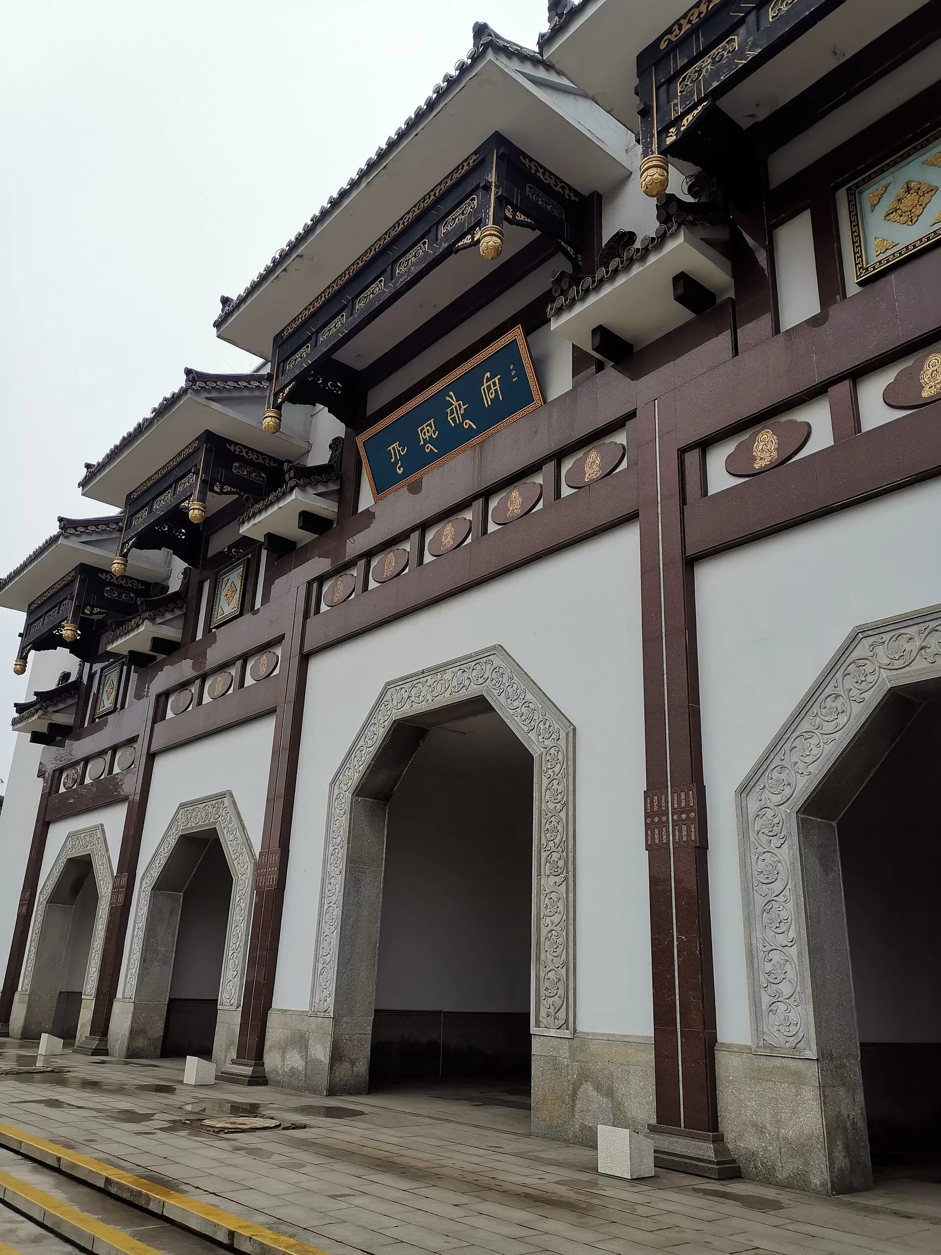 Landscaped ceremonial entrance within Lingshan Scenic Area