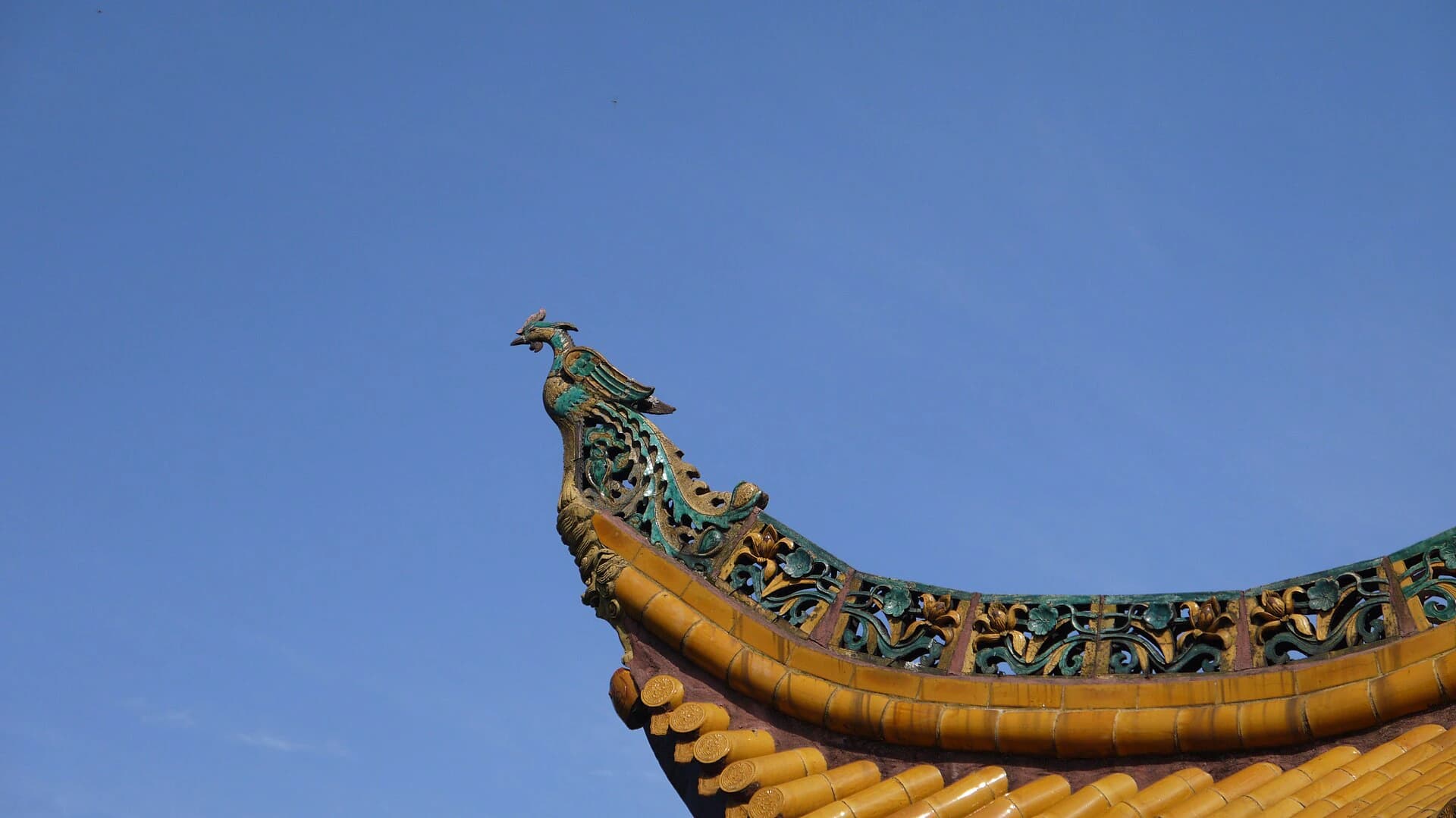 Detalle de dragón en el tejado de la Torre Yueyang