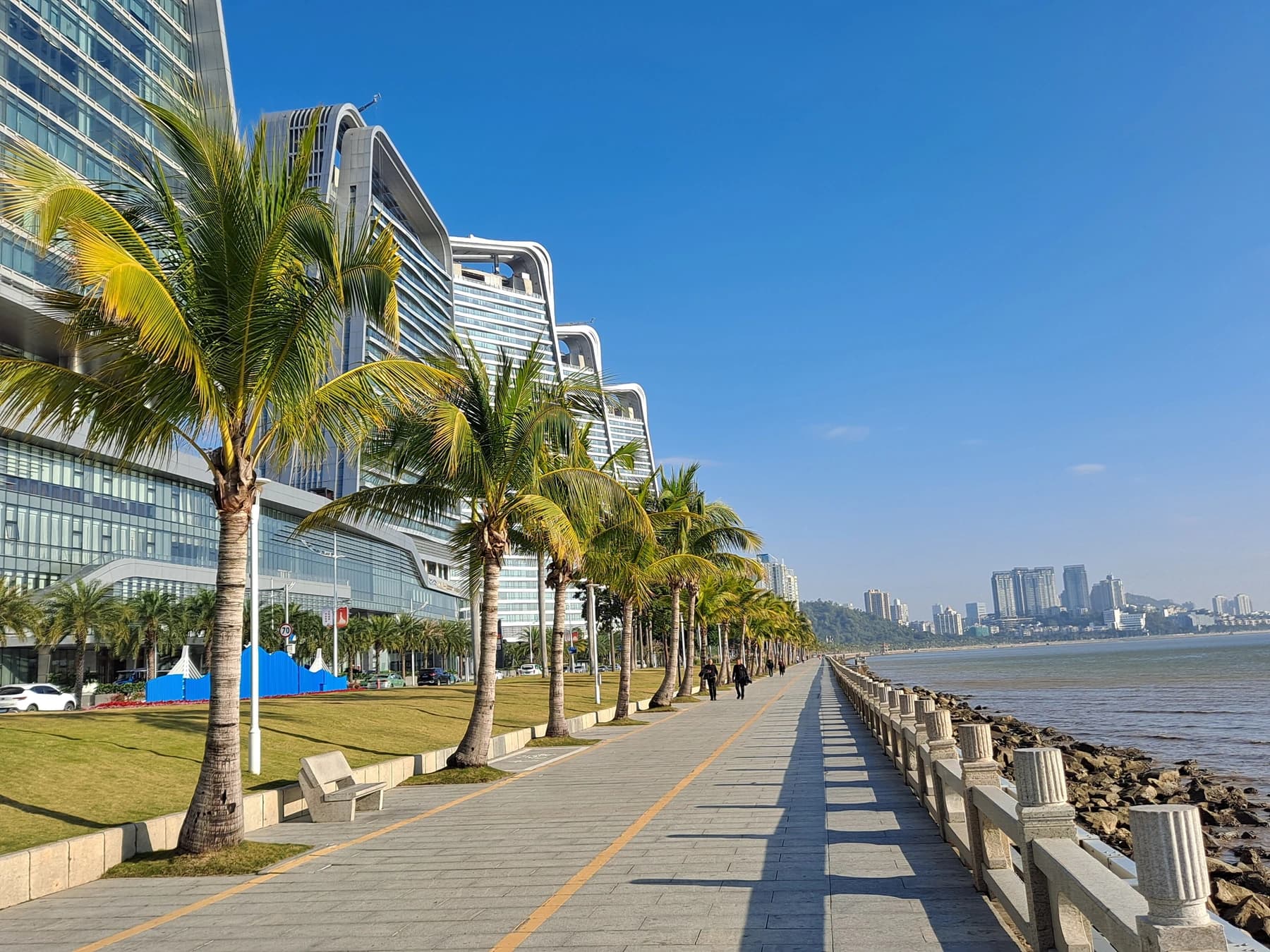 Paseo de los Enamorados de Zhuhai siguiendo la costa del mar de China Meridional