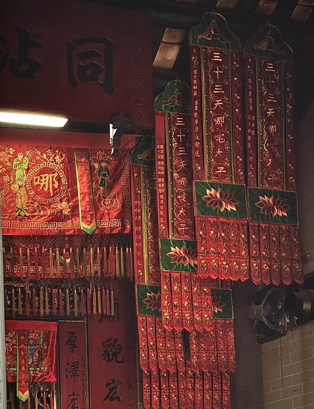Interior del Templo de Na Tcha con decoraciones tradicionales