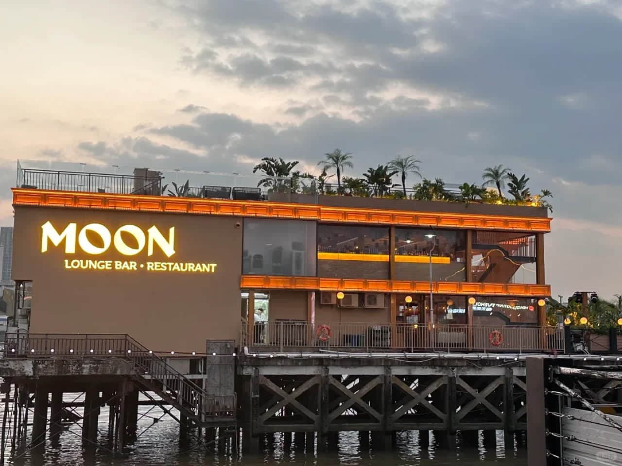 Logotipo de Chunfeng Shili en Taikoo Wharf