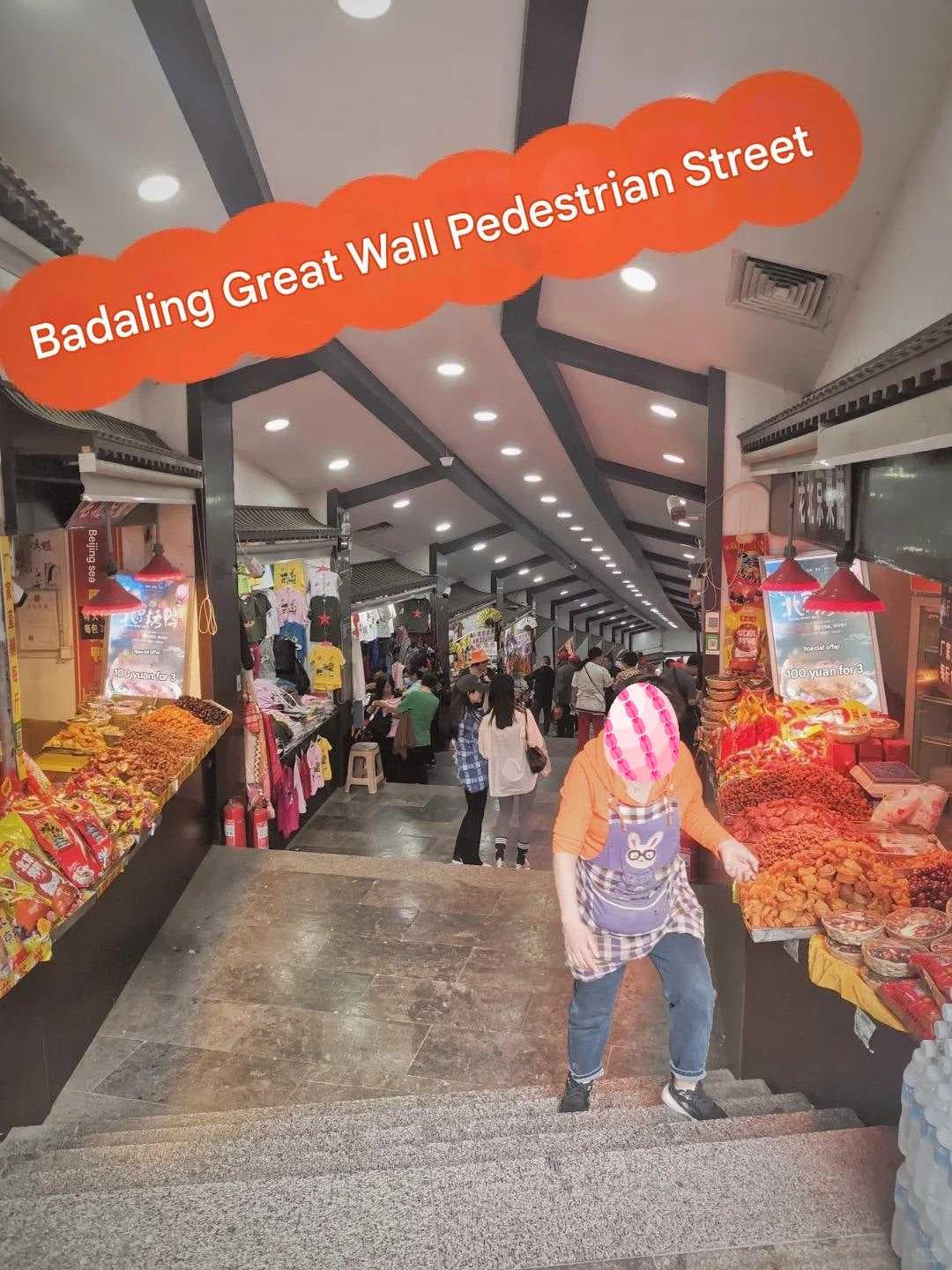 Supermercado y calle peatonal en la Gran Muralla de Badaling