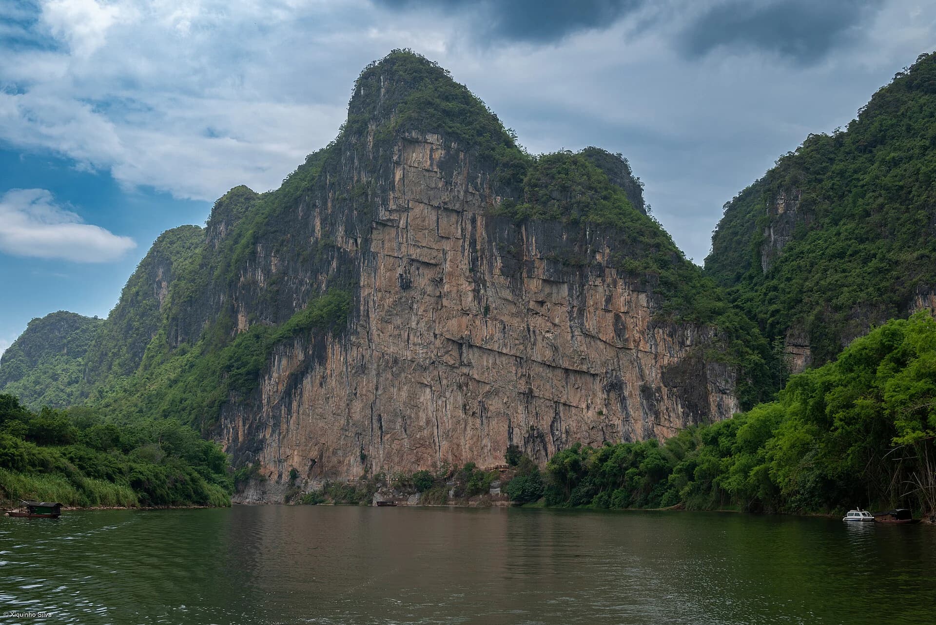 Huashan rock-art cliff rising above the Zuojiang River