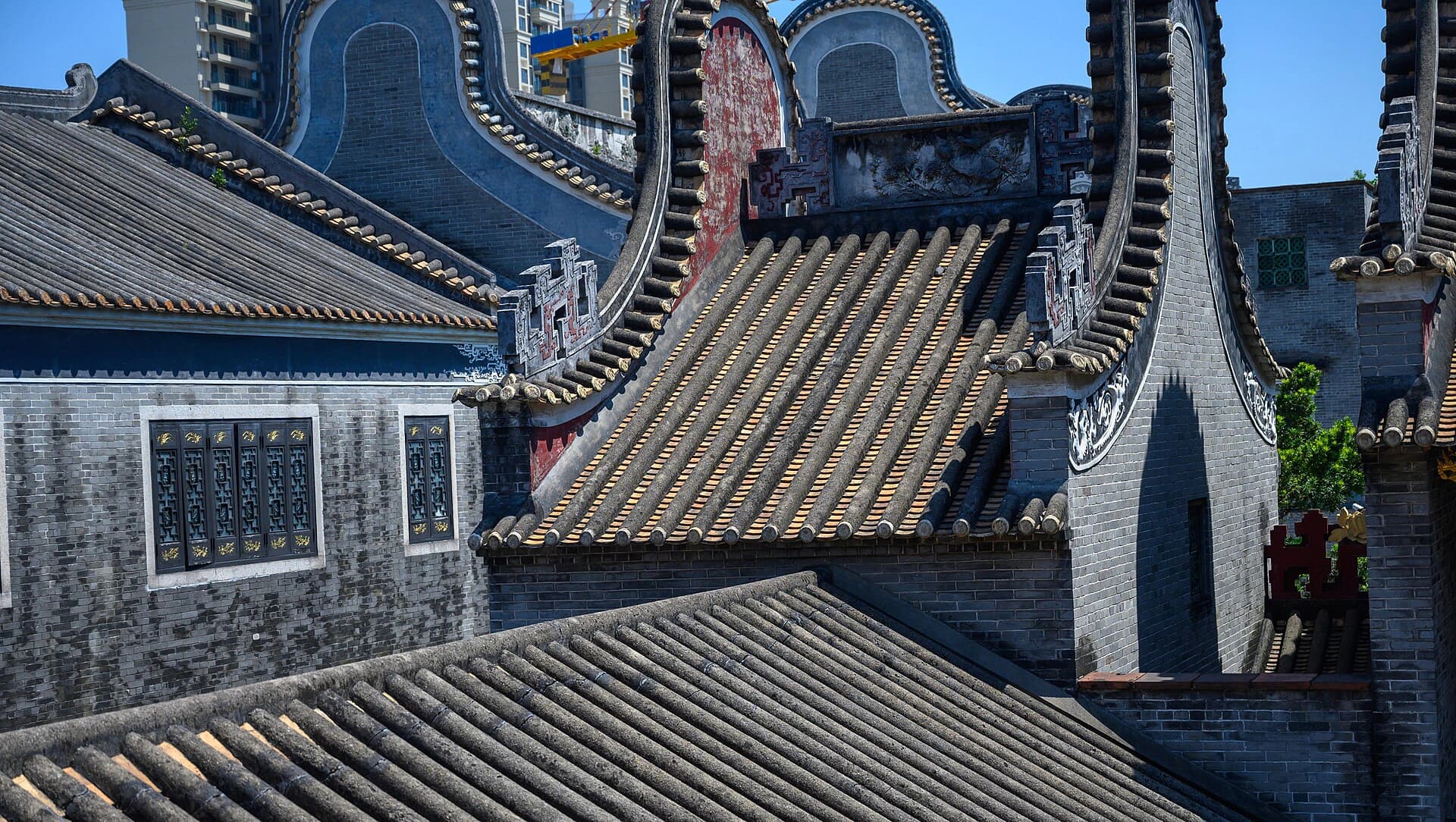 Tejados tradicionales y edificios modernos de Foshan