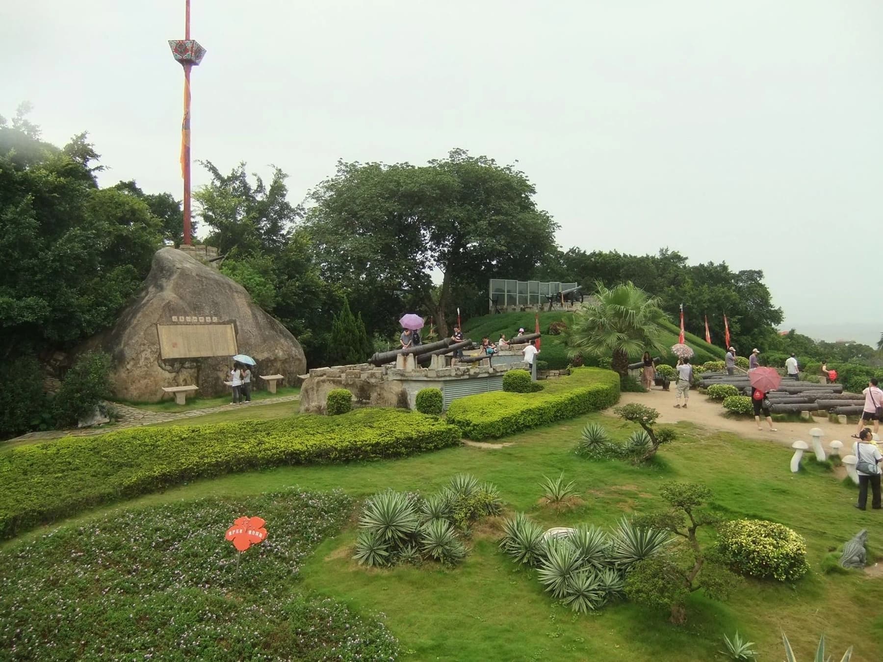 Muralla de piedra y ruta fortificada en Hulishan