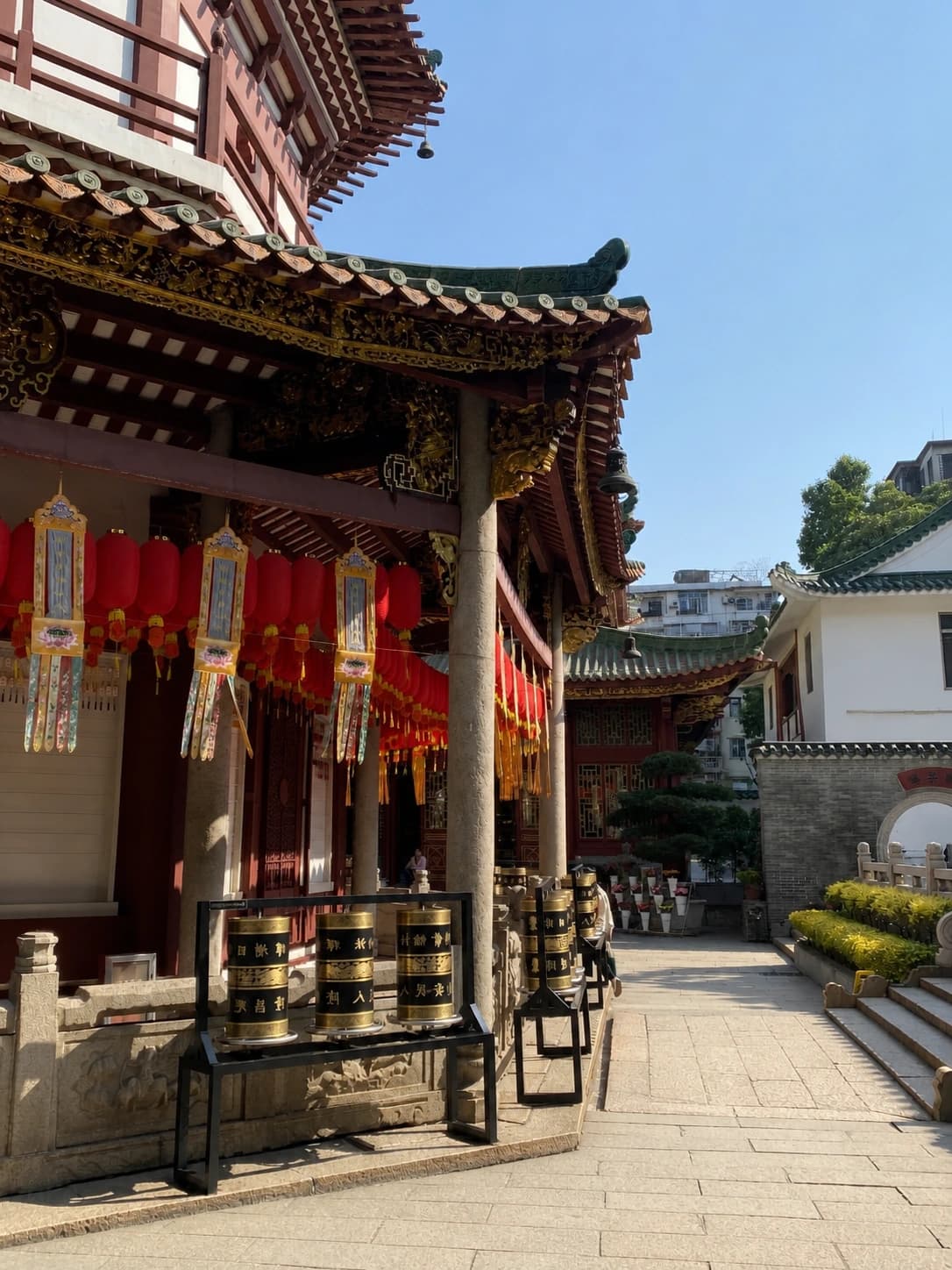 Interior de Temple of Six Banyan Trees