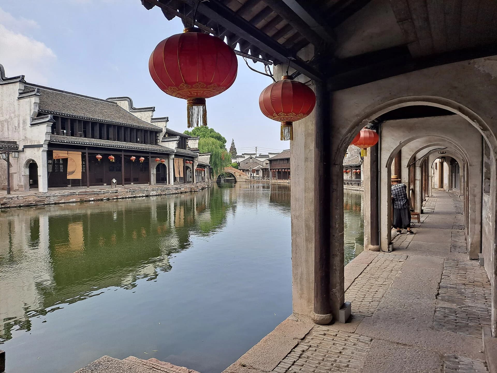 Canal arcade, bridge and residential buildings in Baijianlou