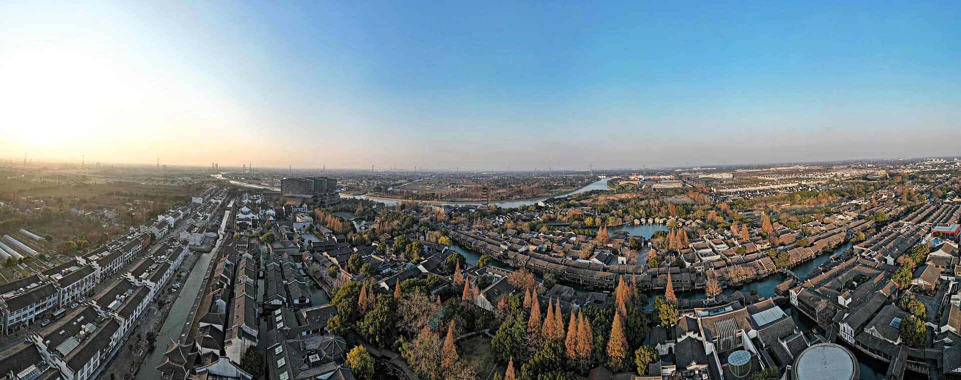Broad canal geography of Wuzhen water town