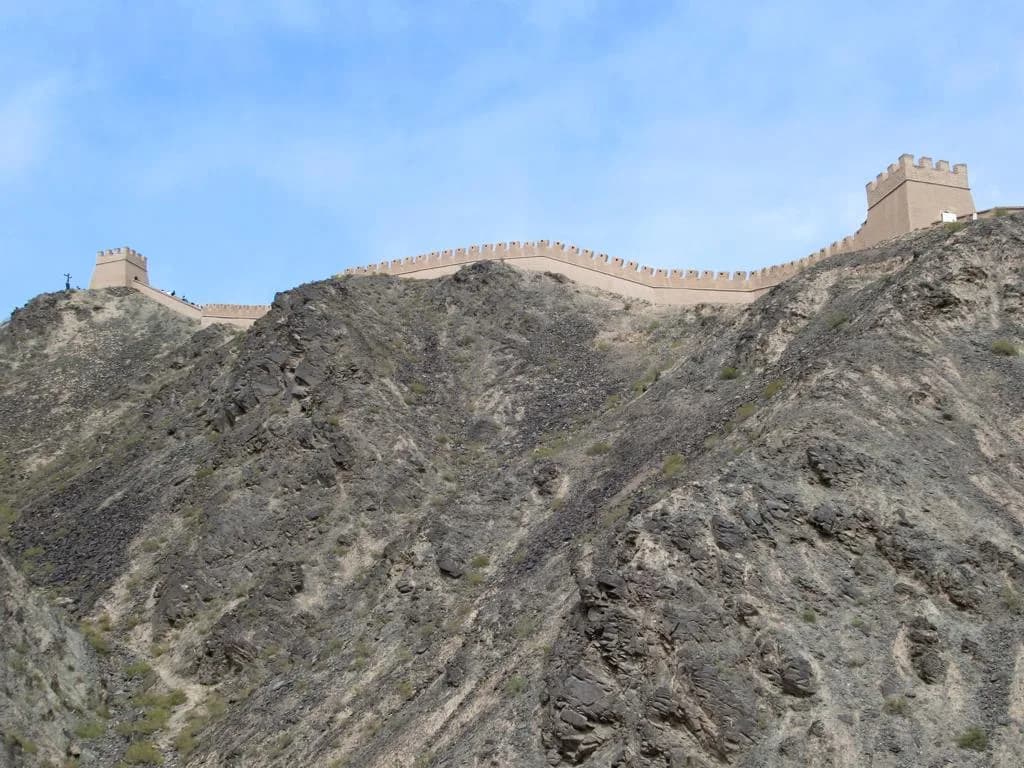 The compact Overhanging Great Wall following the rocky ridge