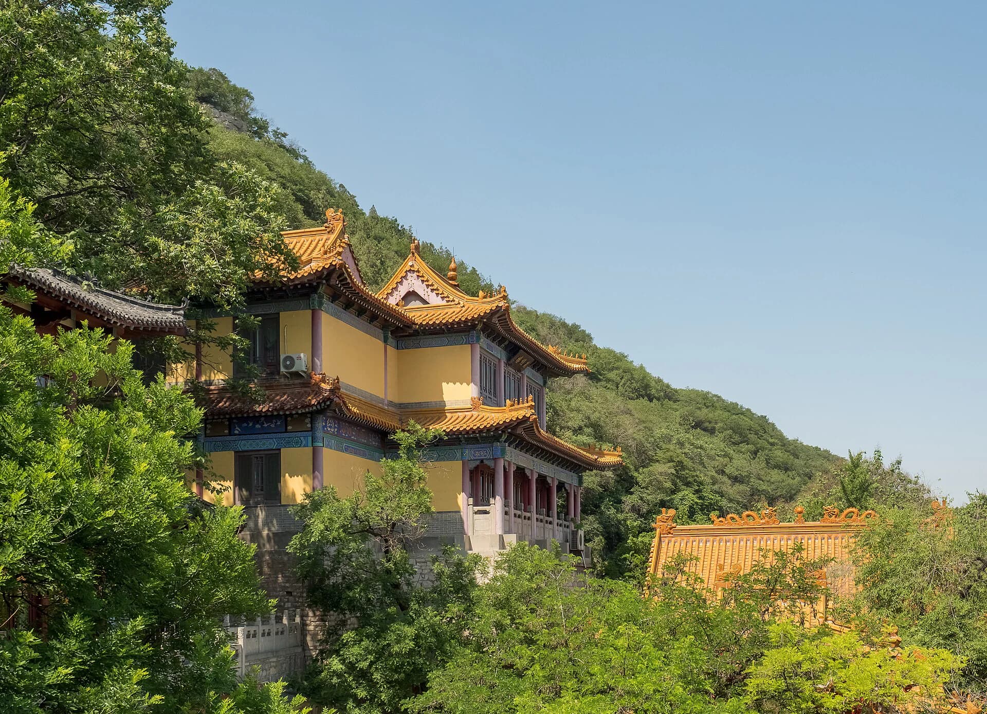 Thousand Buddha Mountain