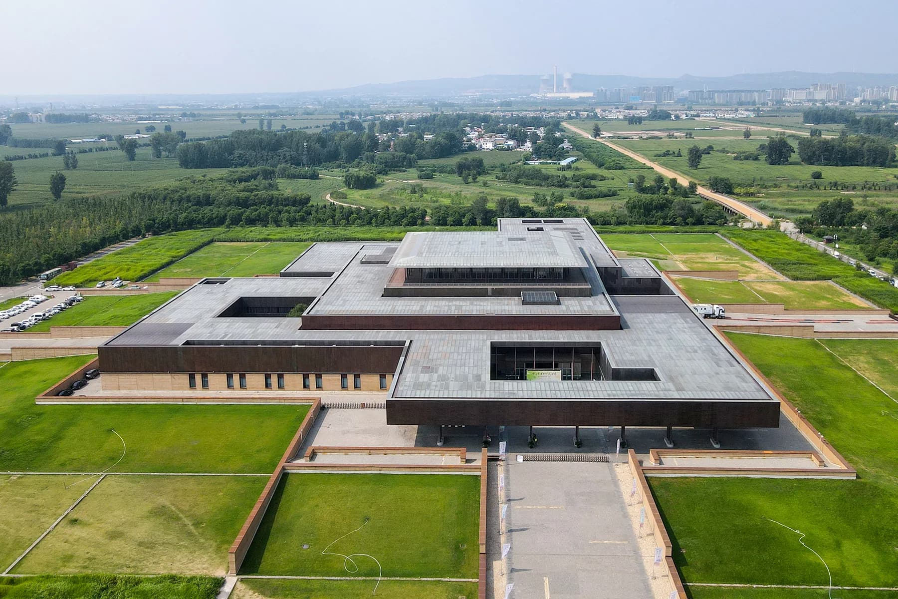 Vista aérea que conecta el museo de Erlitou con el paisaje