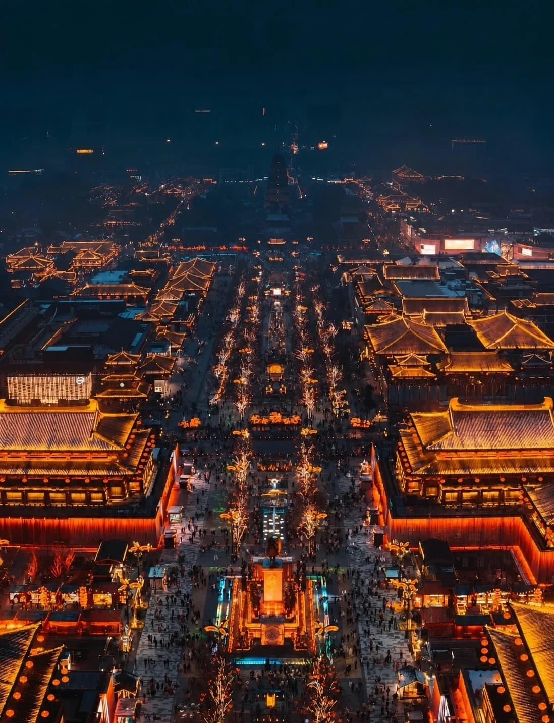 Vista aérea de la Ciudad Nocturna Tang Paradise por la noche