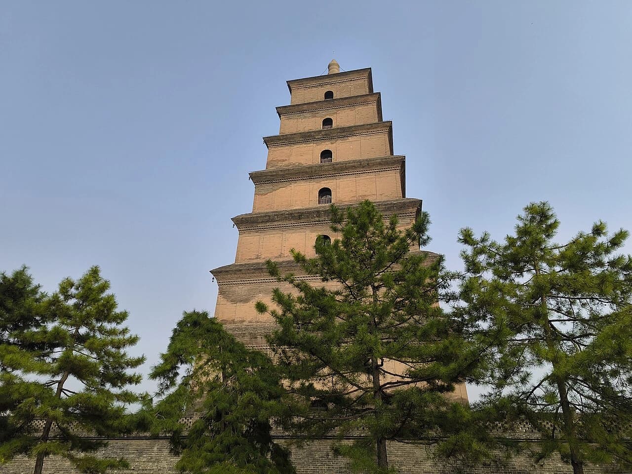 Guía de la Gran Pagoda del Ganso Salvaje: Templo, Ascenso y Ruta de Qujiang