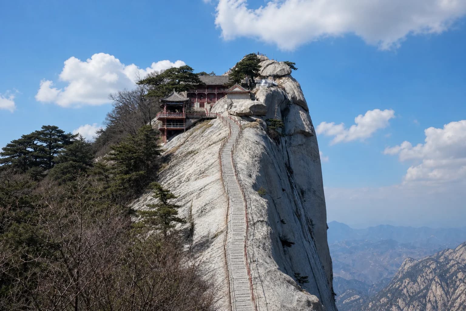 Guía del Monte Hua: Teleféricos, Rutas y Excursión de un Día desde Xi'an