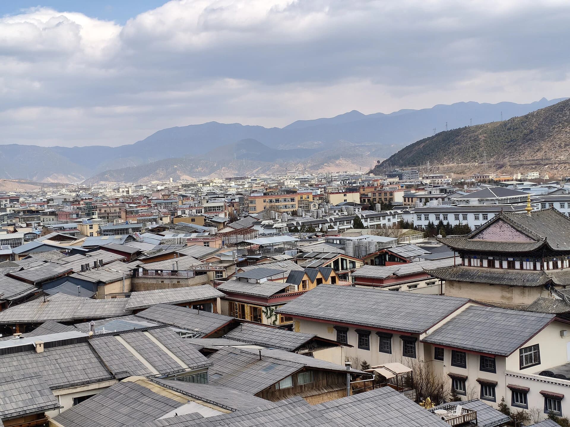 Rooftops and hills around Dukezong Ancient Town