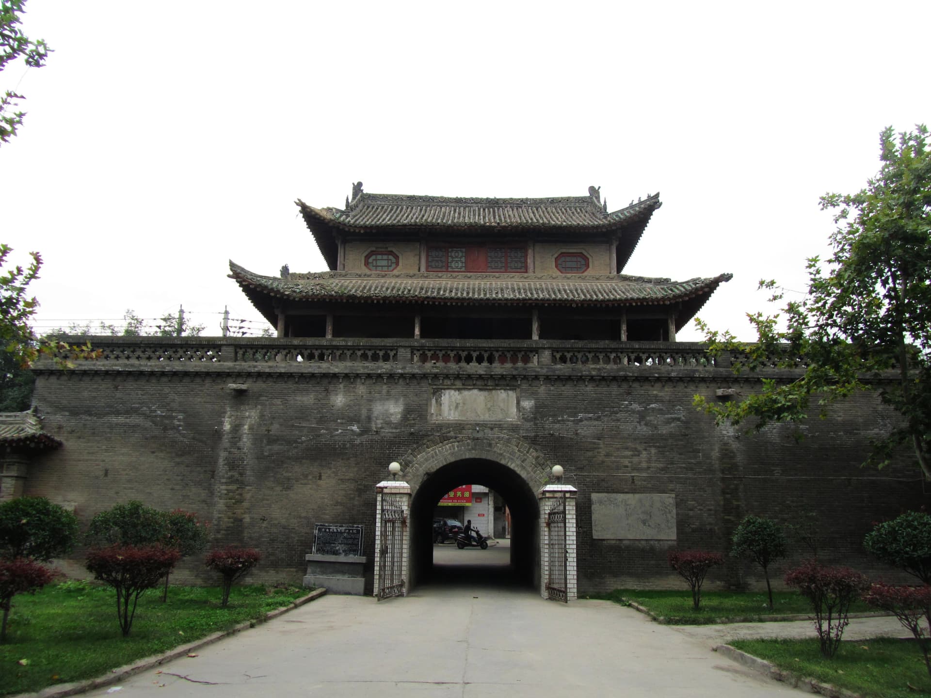 Exterior de la histórica Torre del Tambor de la ciudad de Weinan