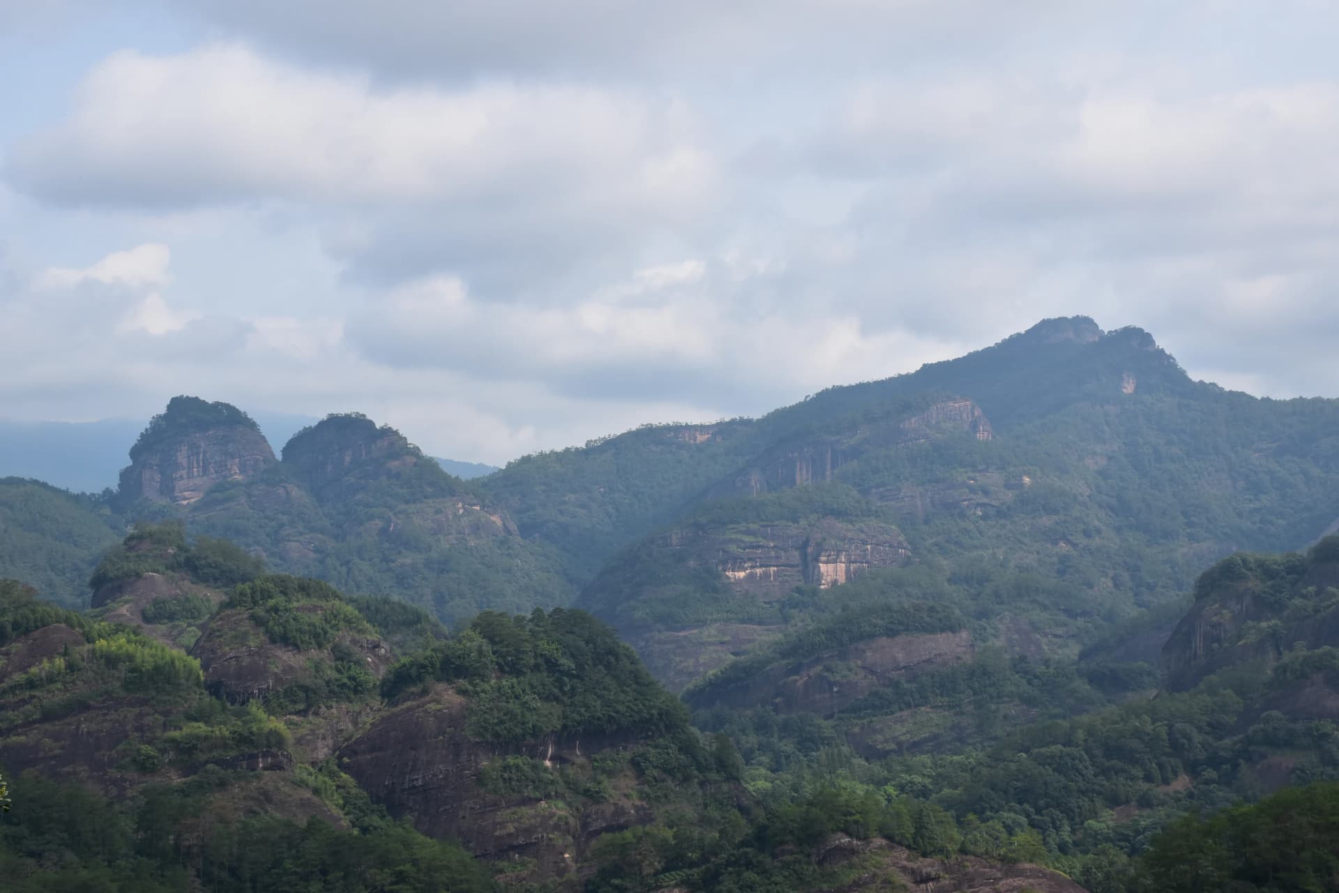 View from the Huxiaoyan area toward Tianyou Peak in Wuyishan