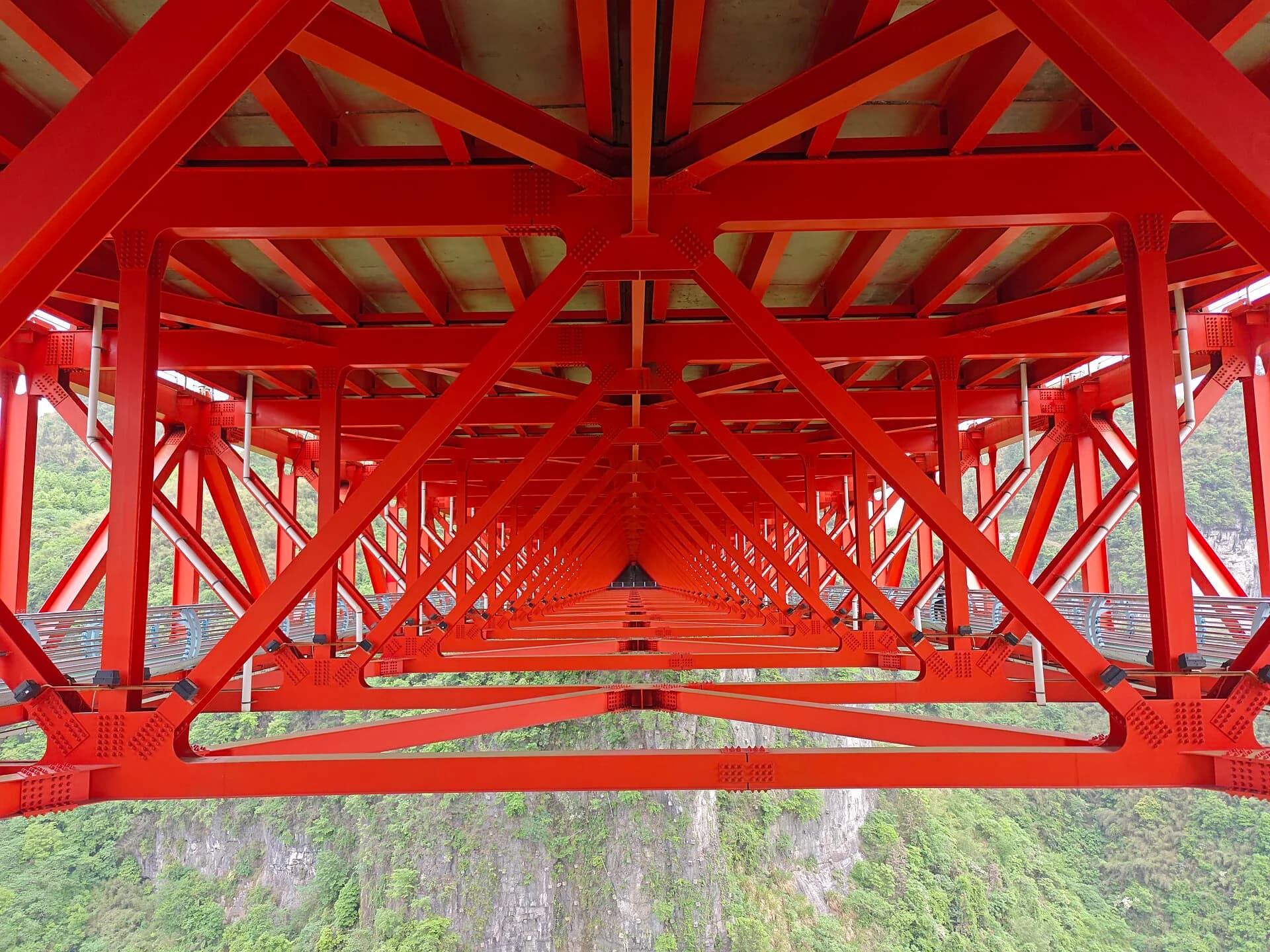 Steel truss and mountain setting beneath Aizhai Bridge
