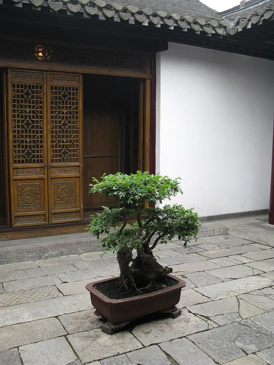 Courtyard doorway and garden framing inside Ge Garden