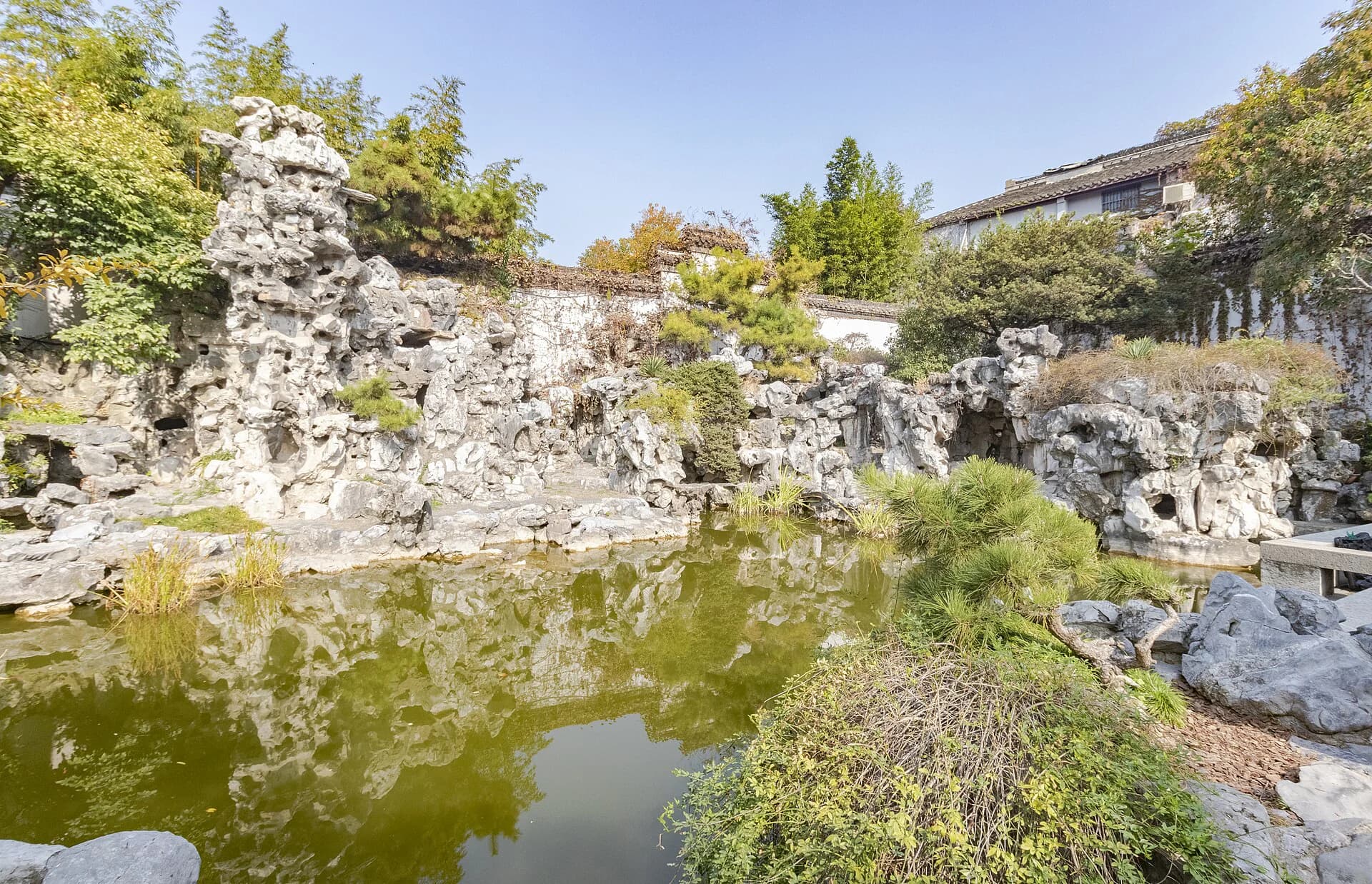 Layered stone composition at Pianshi Mountain House in He Garden