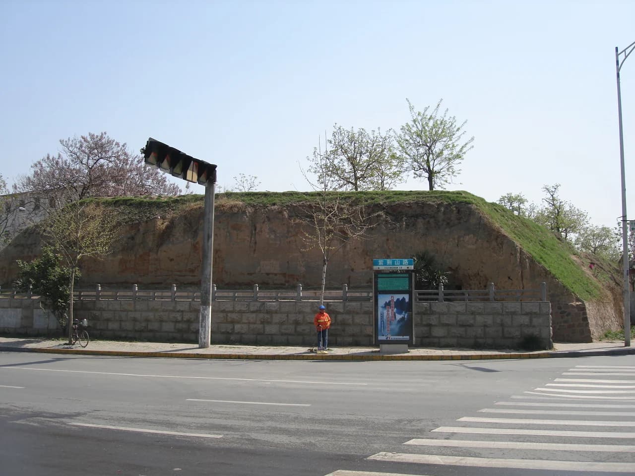 Zhengzhou Shang City Archaeological Route