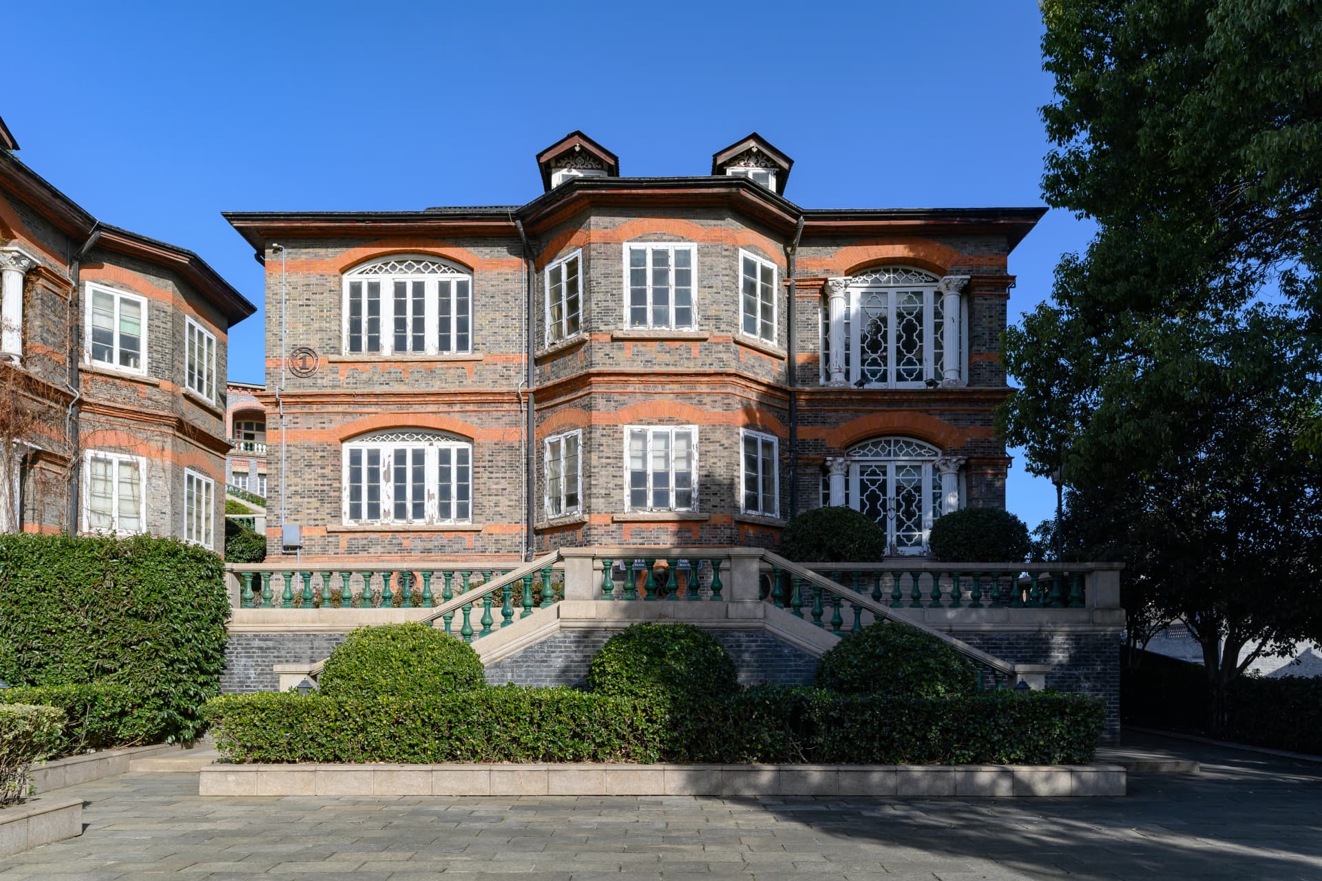 Villa building in the former British consulate compound