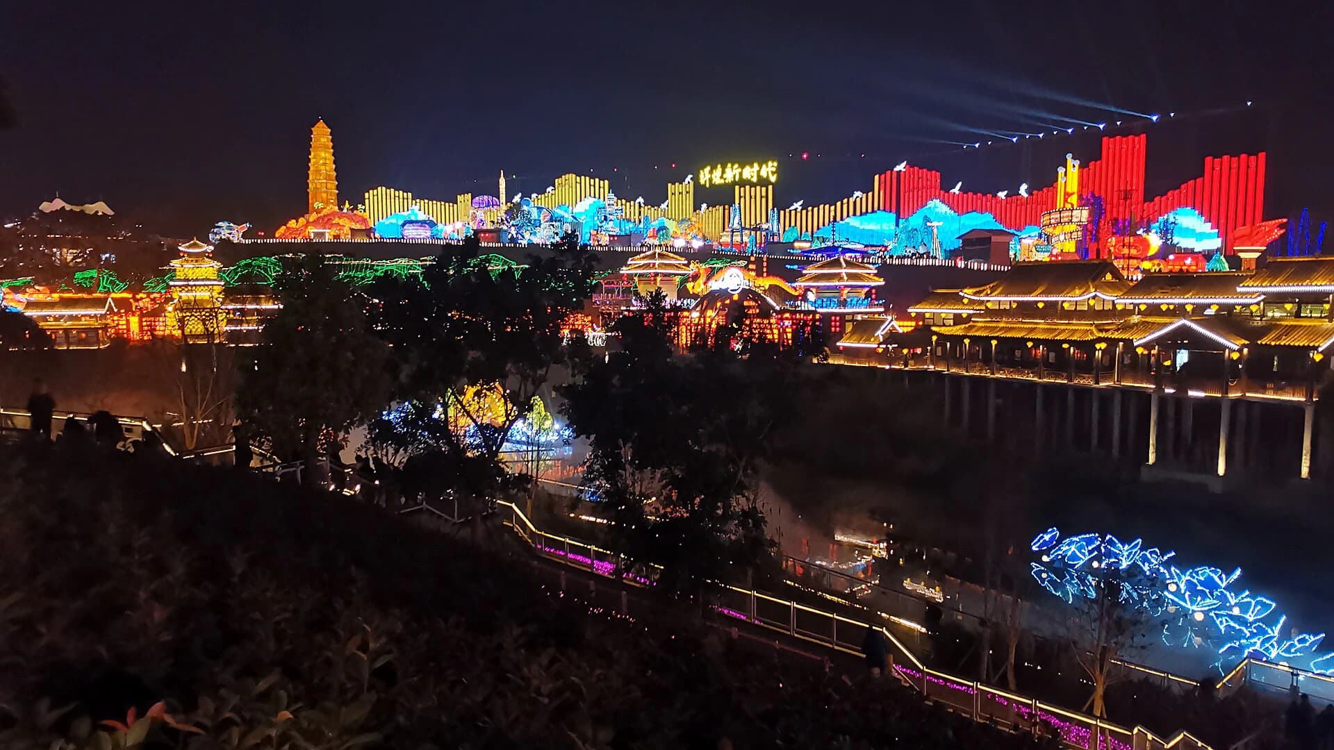 Large illuminated lantern scenes across China Lantern World in Zigong